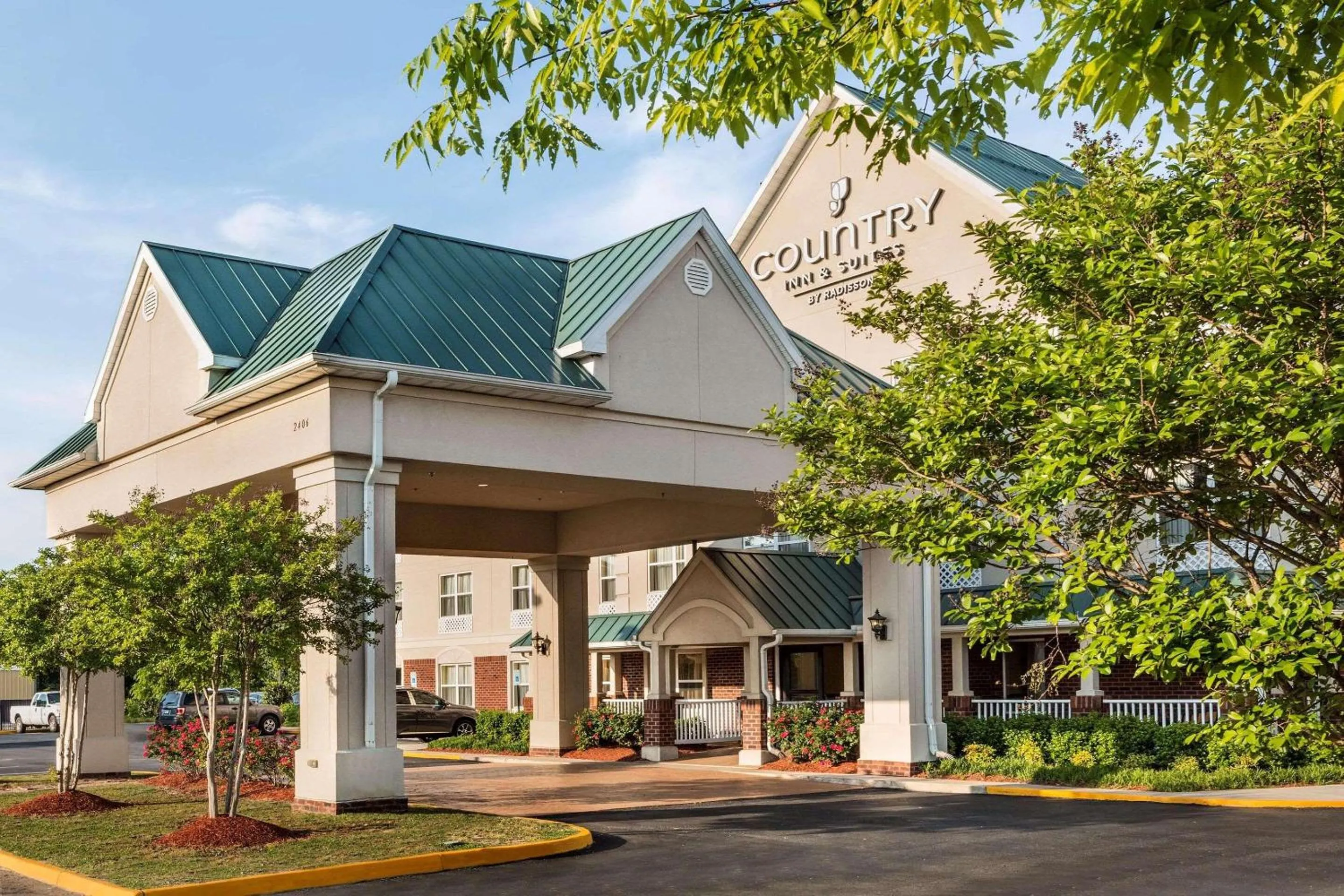 Property building in Country Inn & Suites by Radisson, Chester, VA