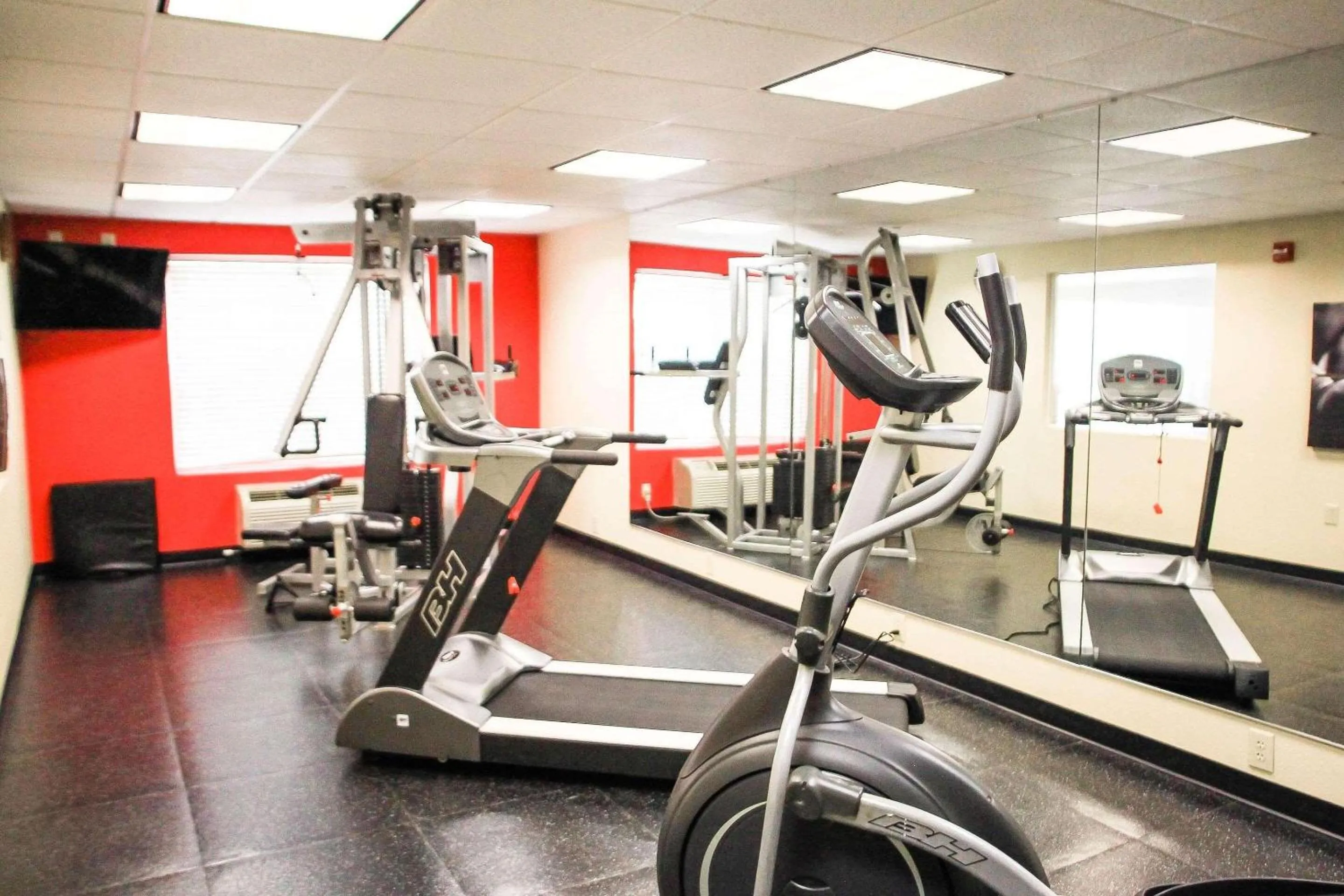 Fitness centre/facilities in Country Inn & Suites by Radisson, Chester, VA
