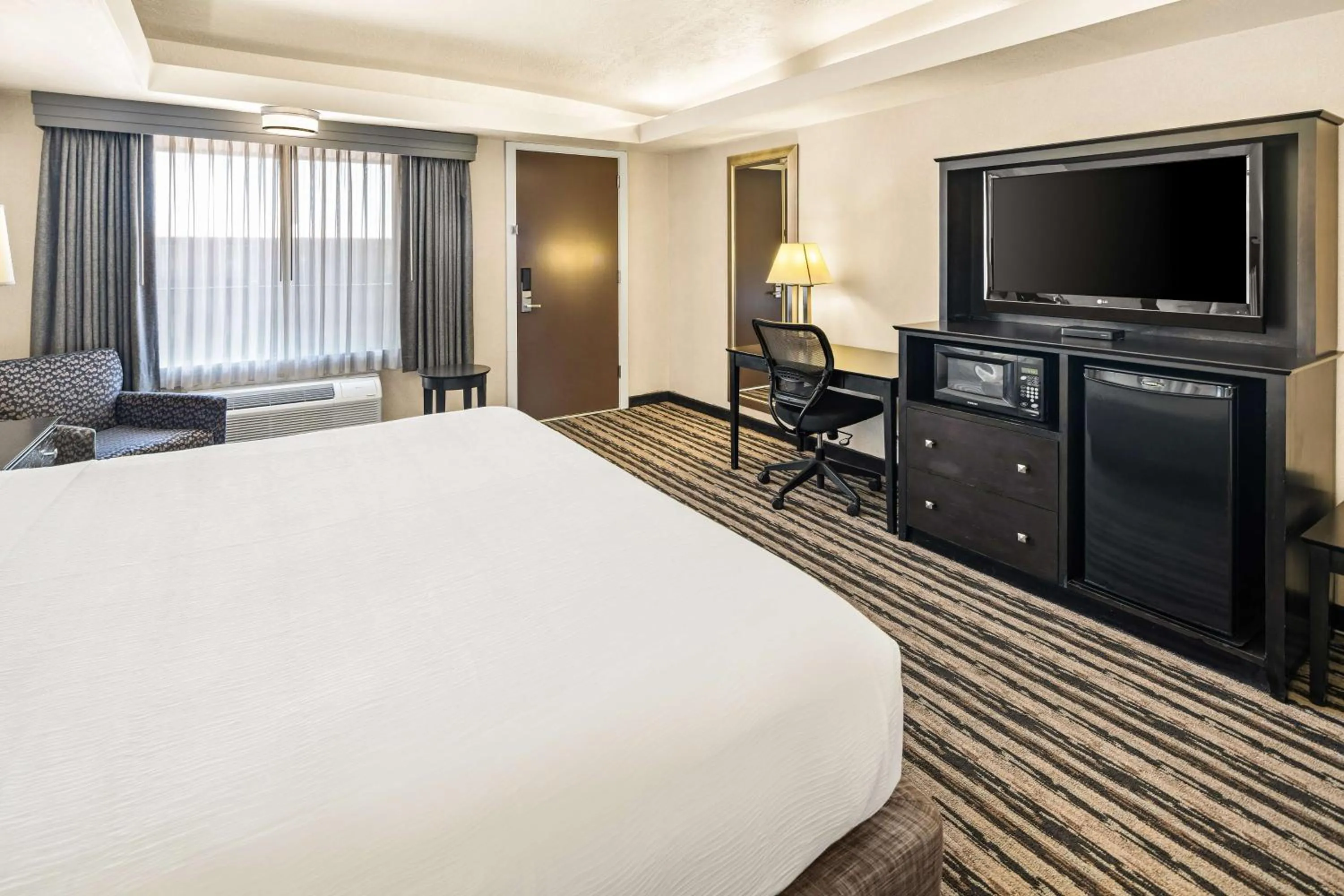 Bedroom, Bed in Best Western Coral Hills