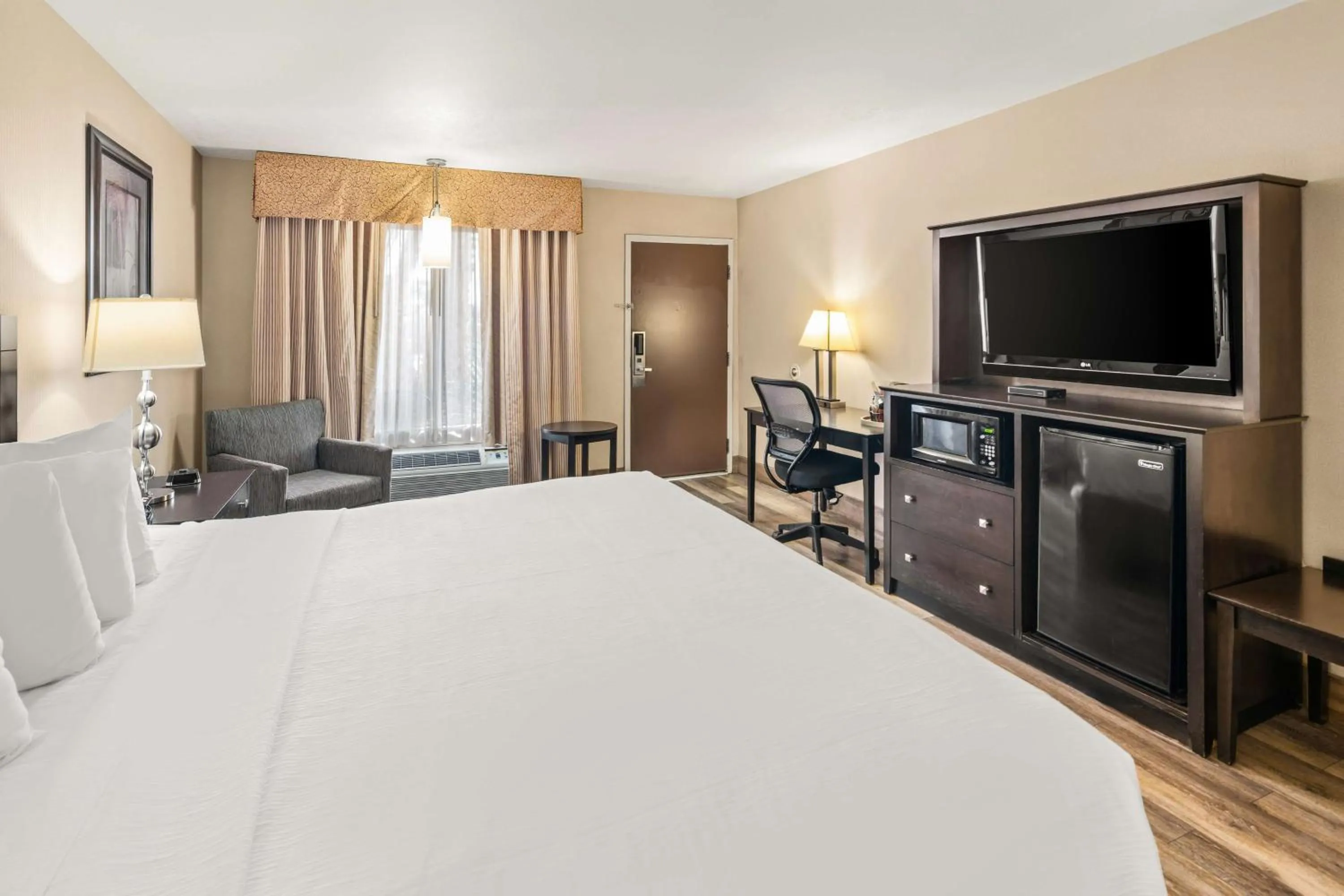 Bedroom, Bed in Best Western Coral Hills