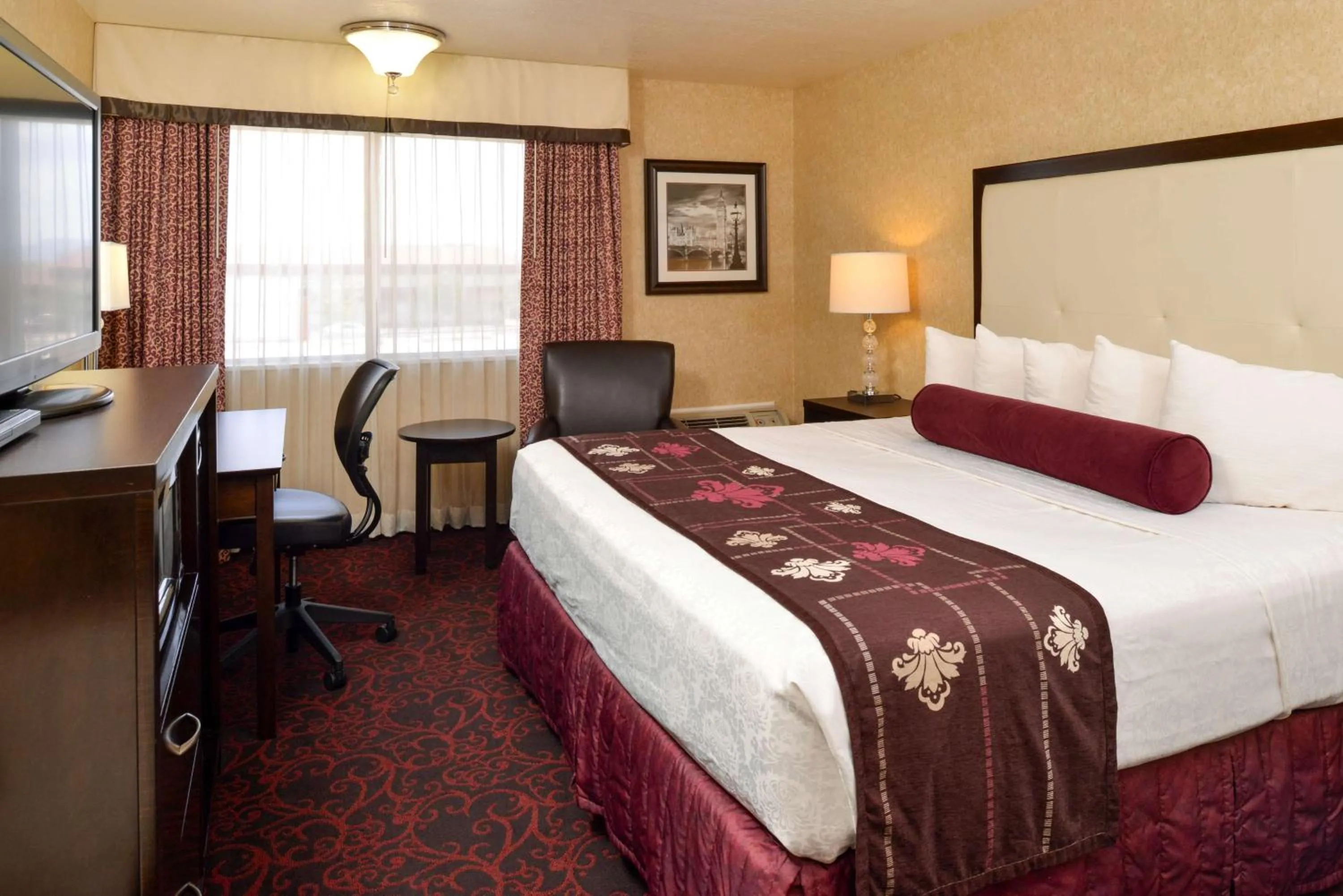 Photo of the whole room, Bed in Best Western Coral Hills