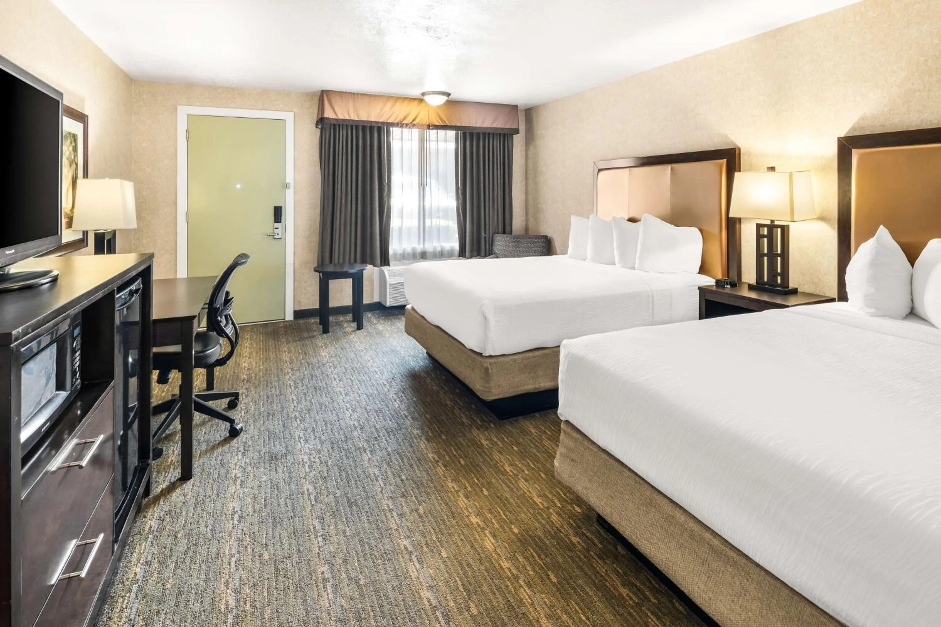 Bedroom, Bed in Best Western Coral Hills