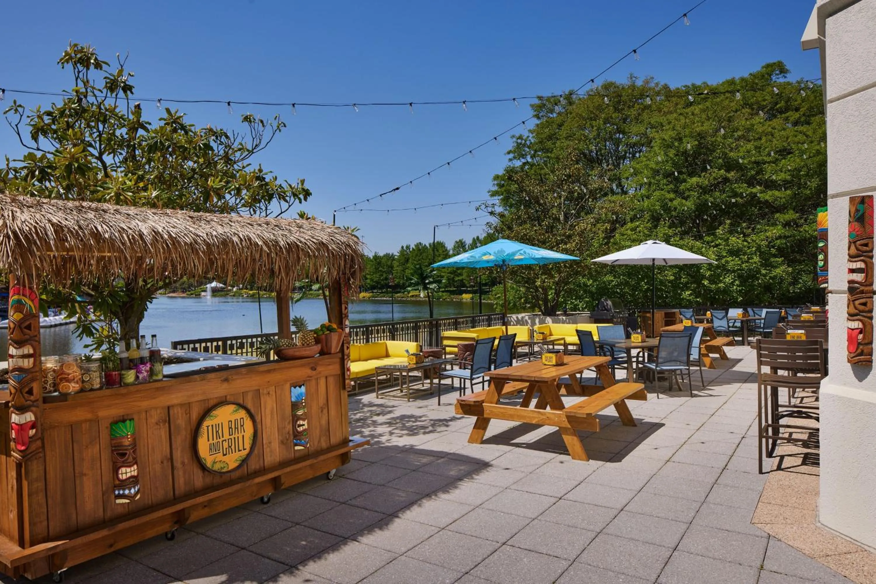 Lounge or bar in Gaithersburg Marriott Washingtonian Center