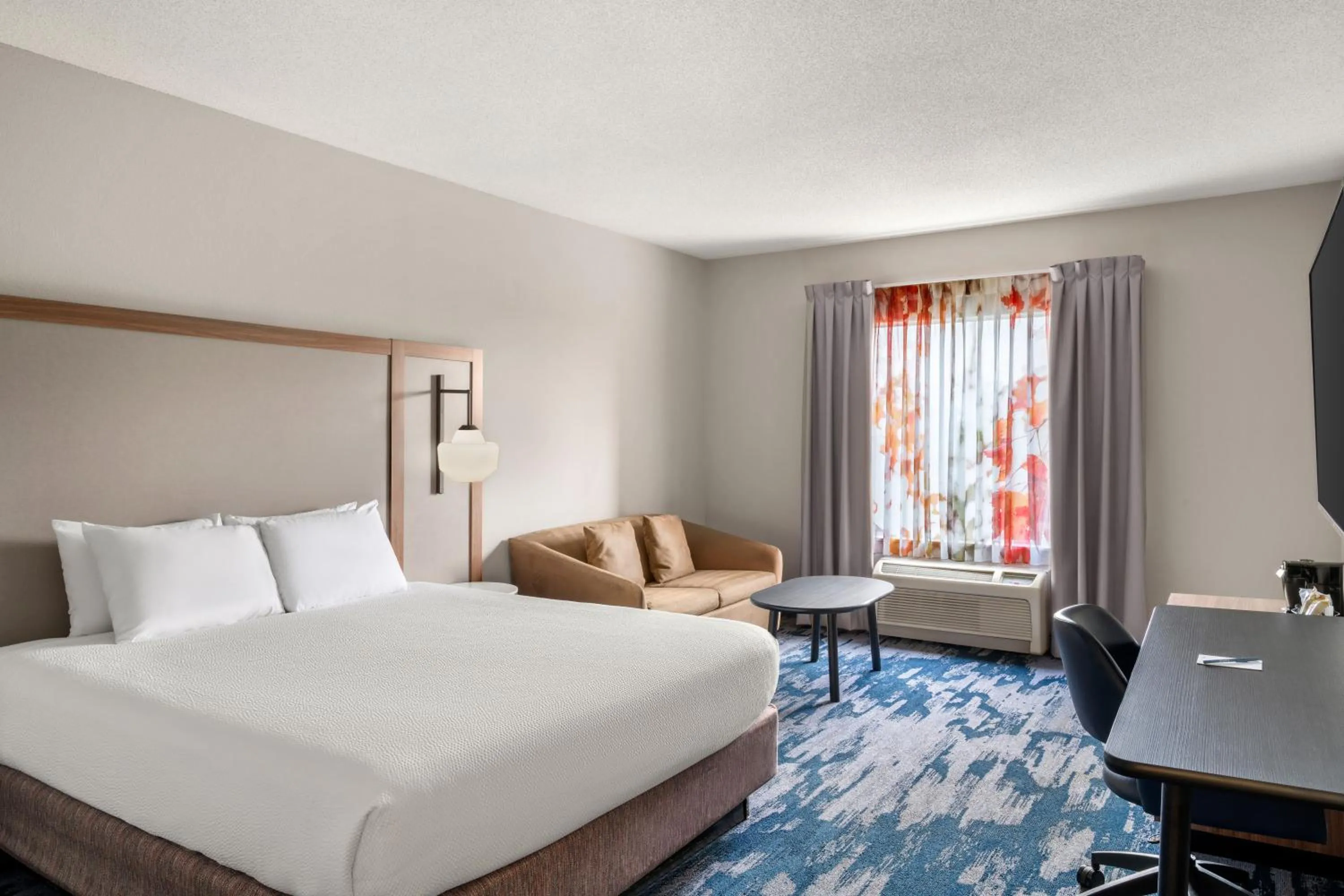 Bed in Fairfield Inn and Suites by Marriott Birmingham Fultondale / I-65