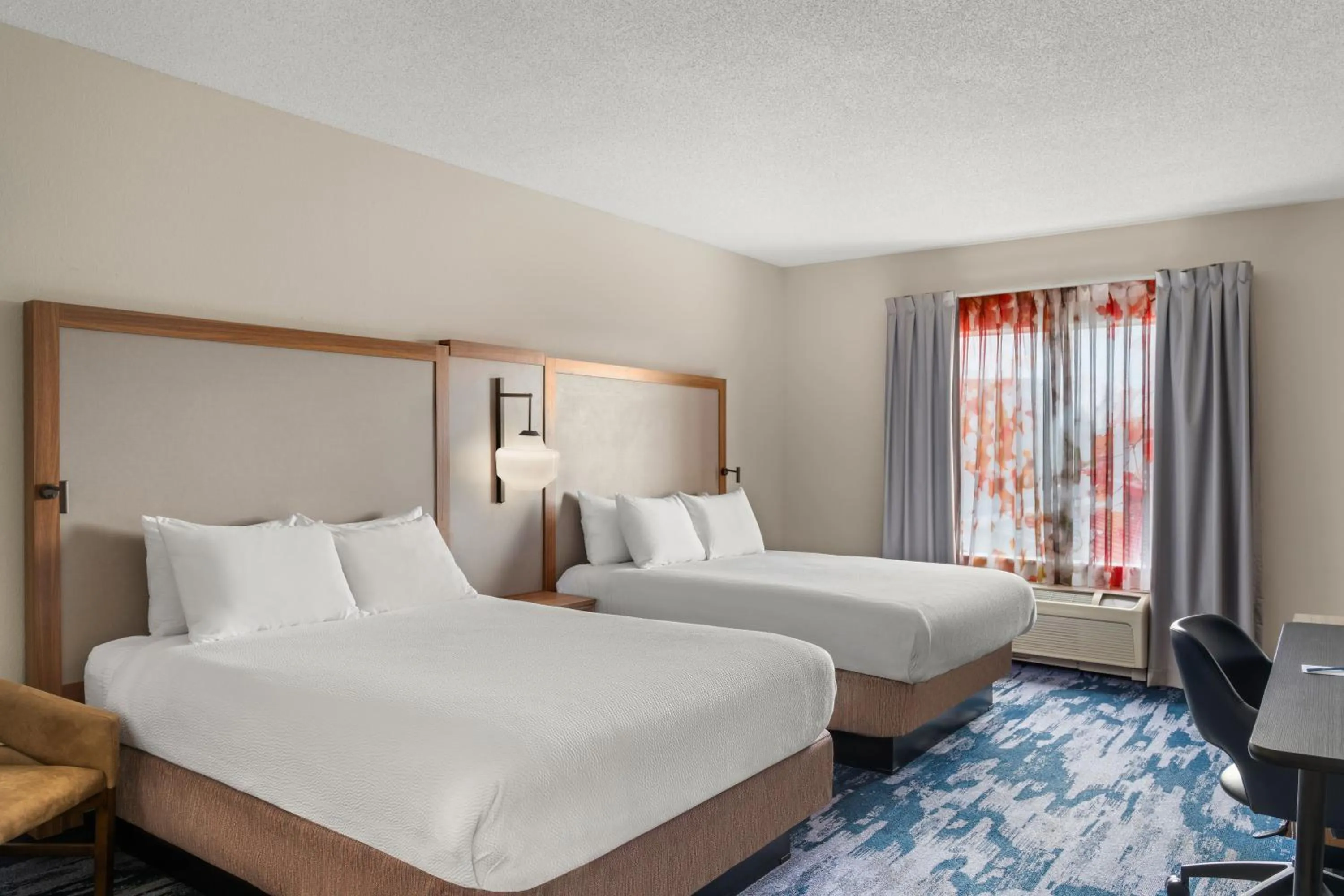 Bed in Fairfield Inn and Suites by Marriott Birmingham Fultondale / I-65