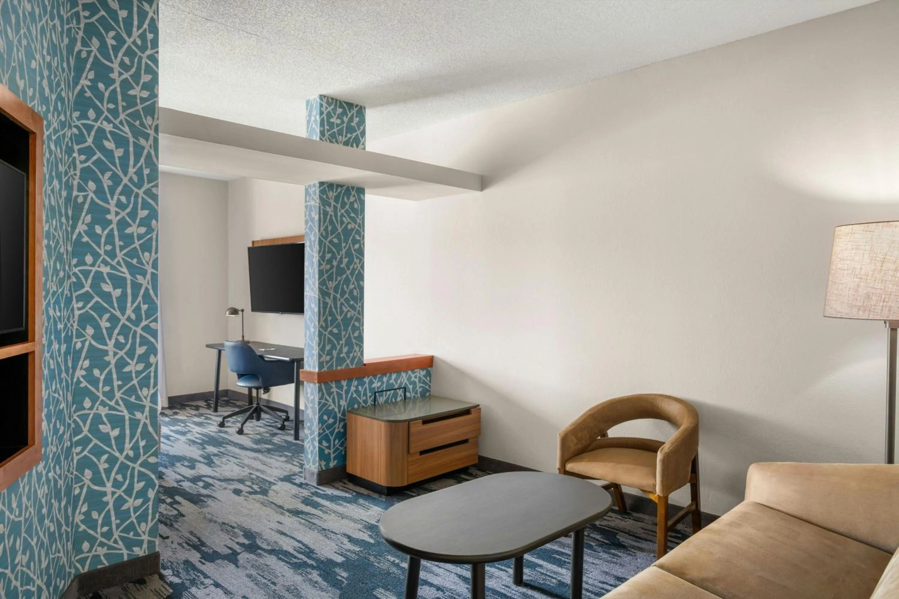 Living room in Fairfield Inn and Suites by Marriott Birmingham Fultondale / I-65