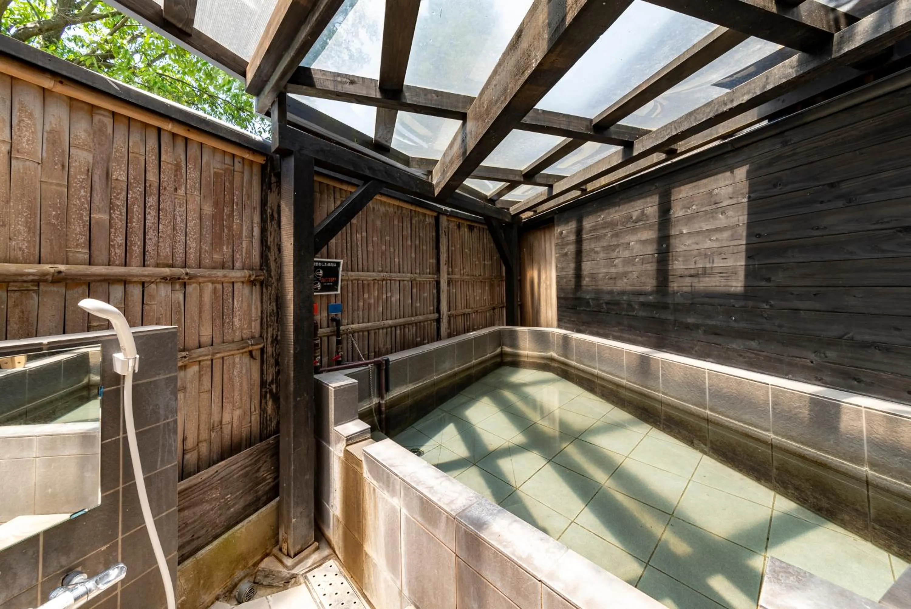 Hot Spring Bath in ETAVIA Yufuin Kinrinko