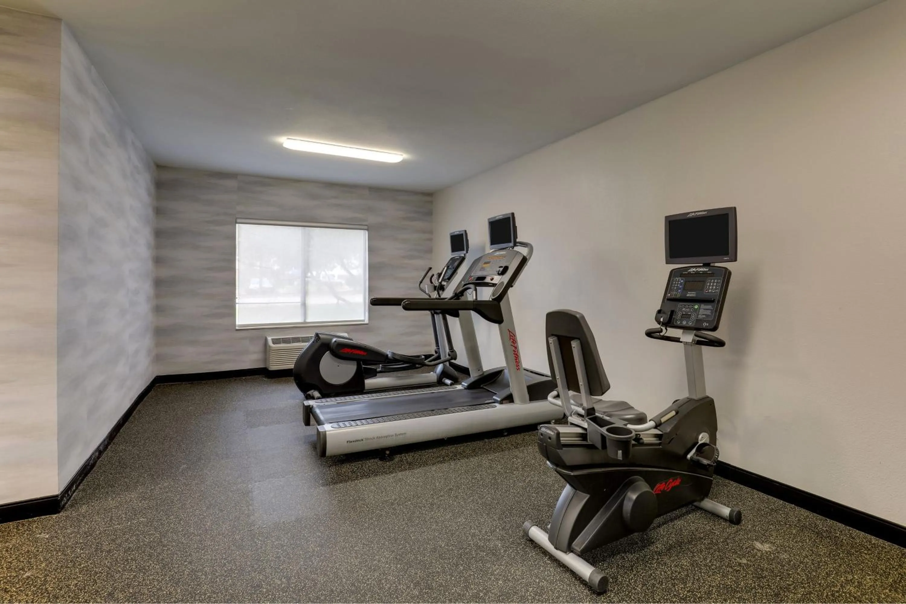 Fitness centre/facilities in Fairfield Inn by Marriott Las Colinas