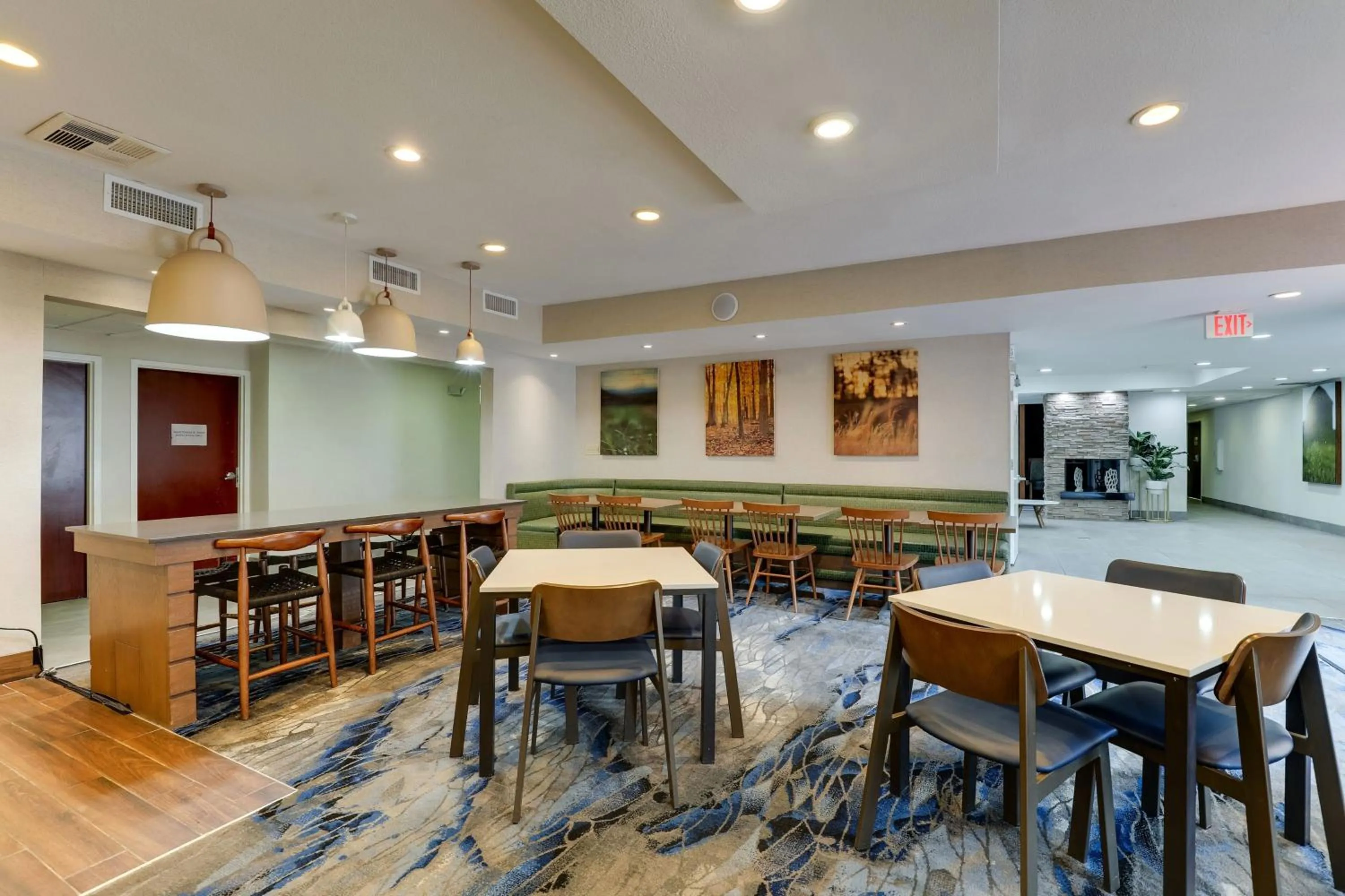 Restaurant/places to eat in Fairfield Inn by Marriott Las Colinas