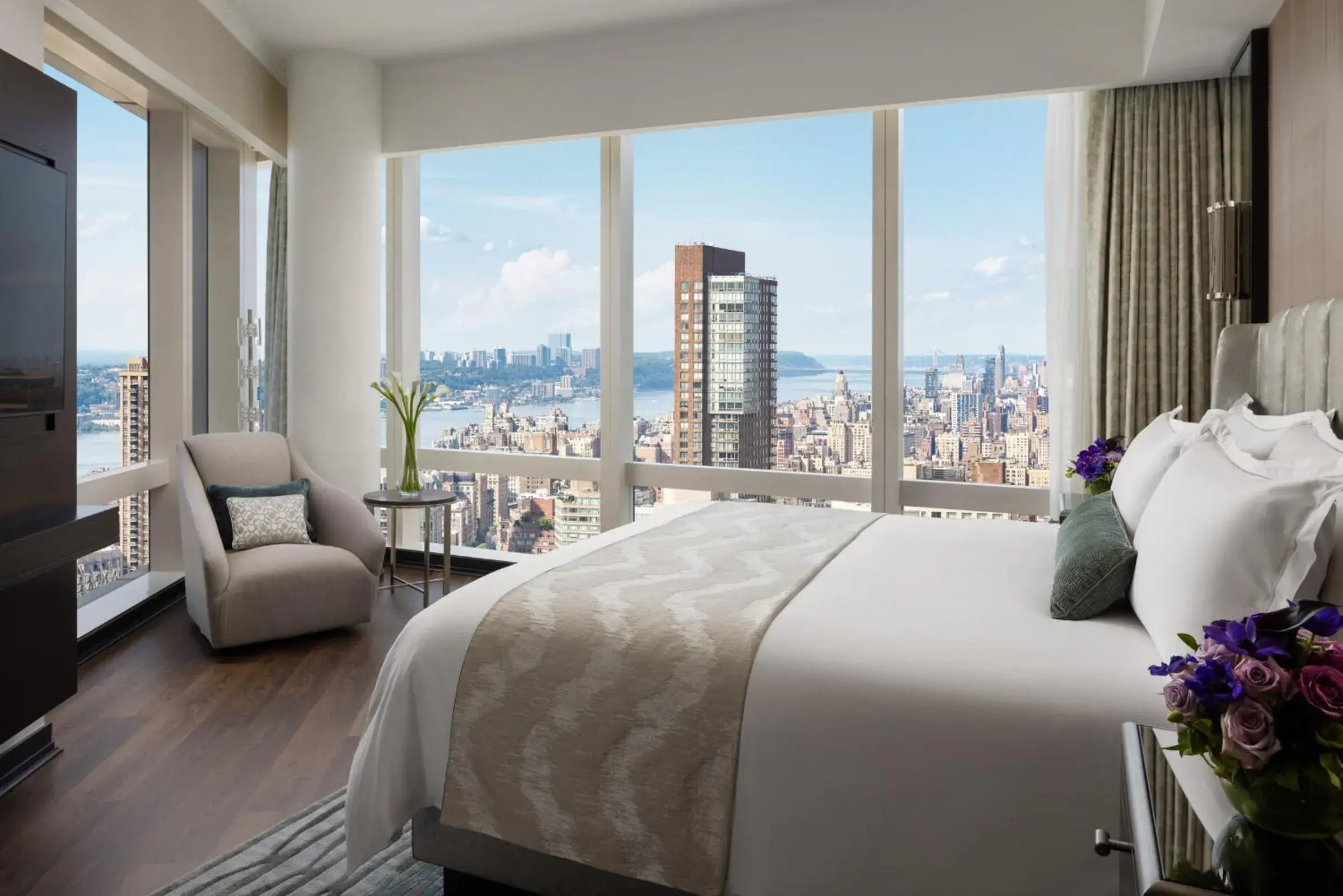 Property building, Bed in Mandarin Oriental, New York Property building, Bed in Mandarin Oriental, New York