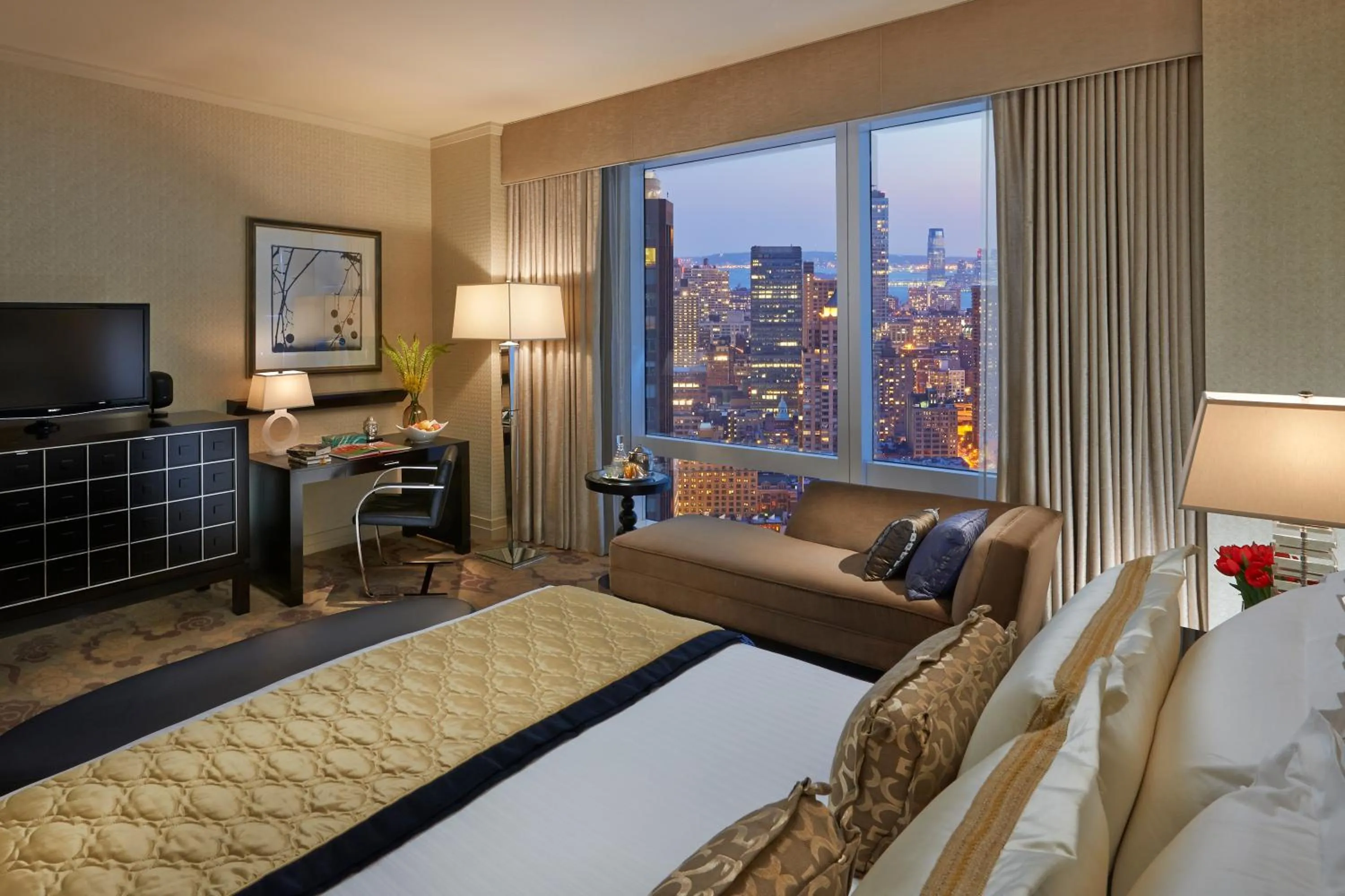 Bedroom, Bed in Mandarin Oriental, New York