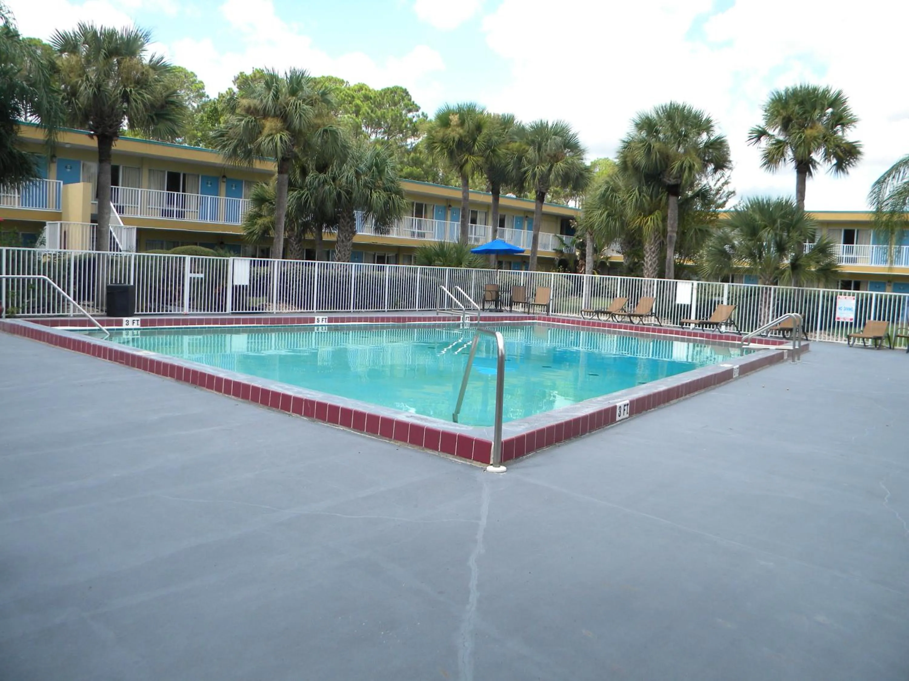 Day in Days Inn by Wyndham Daytona Beach Speedway