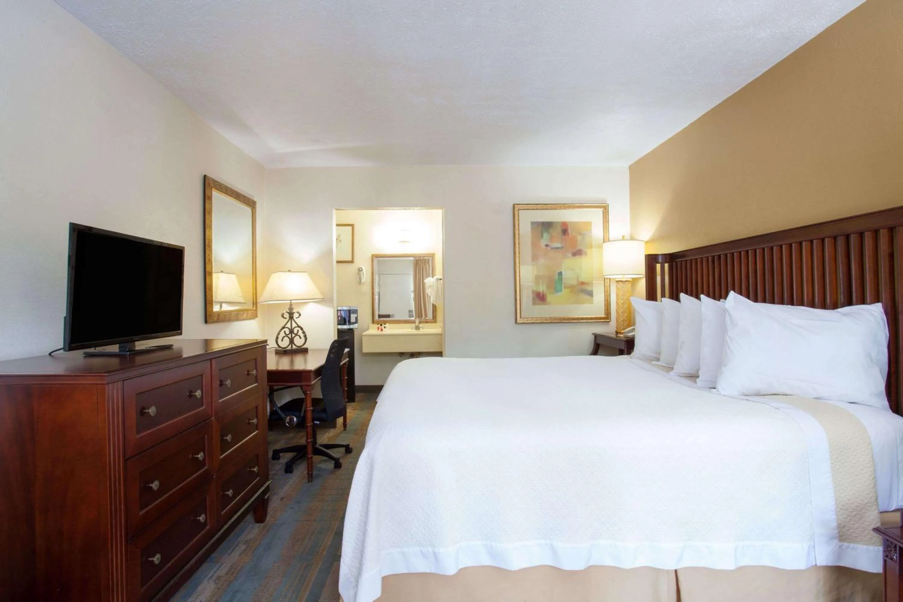 Photo of the whole room, Bed in Days Inn by Wyndham Daytona Beach Speedway