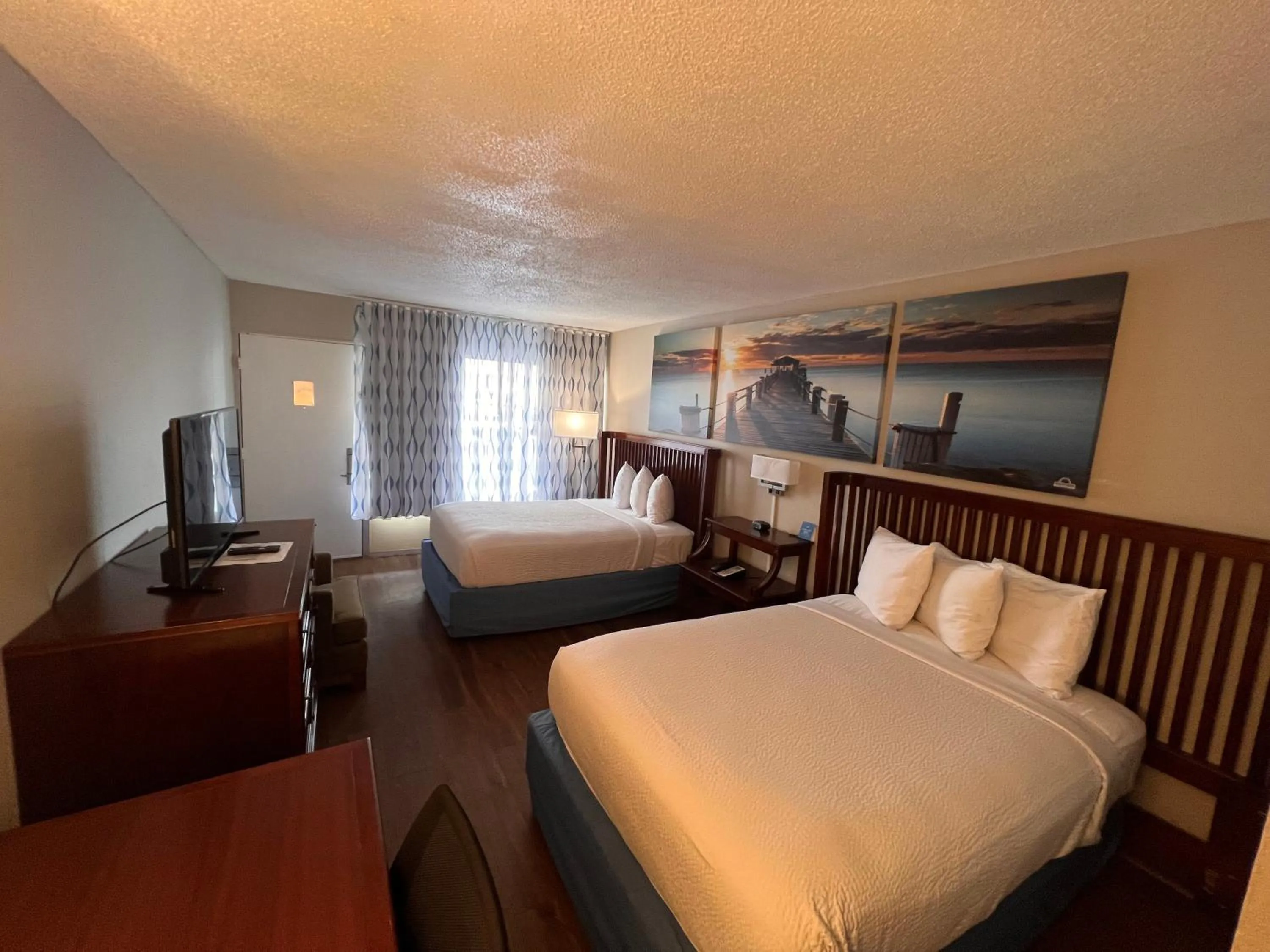 Bedroom, Bed in Days Inn by Wyndham Daytona Beach Speedway