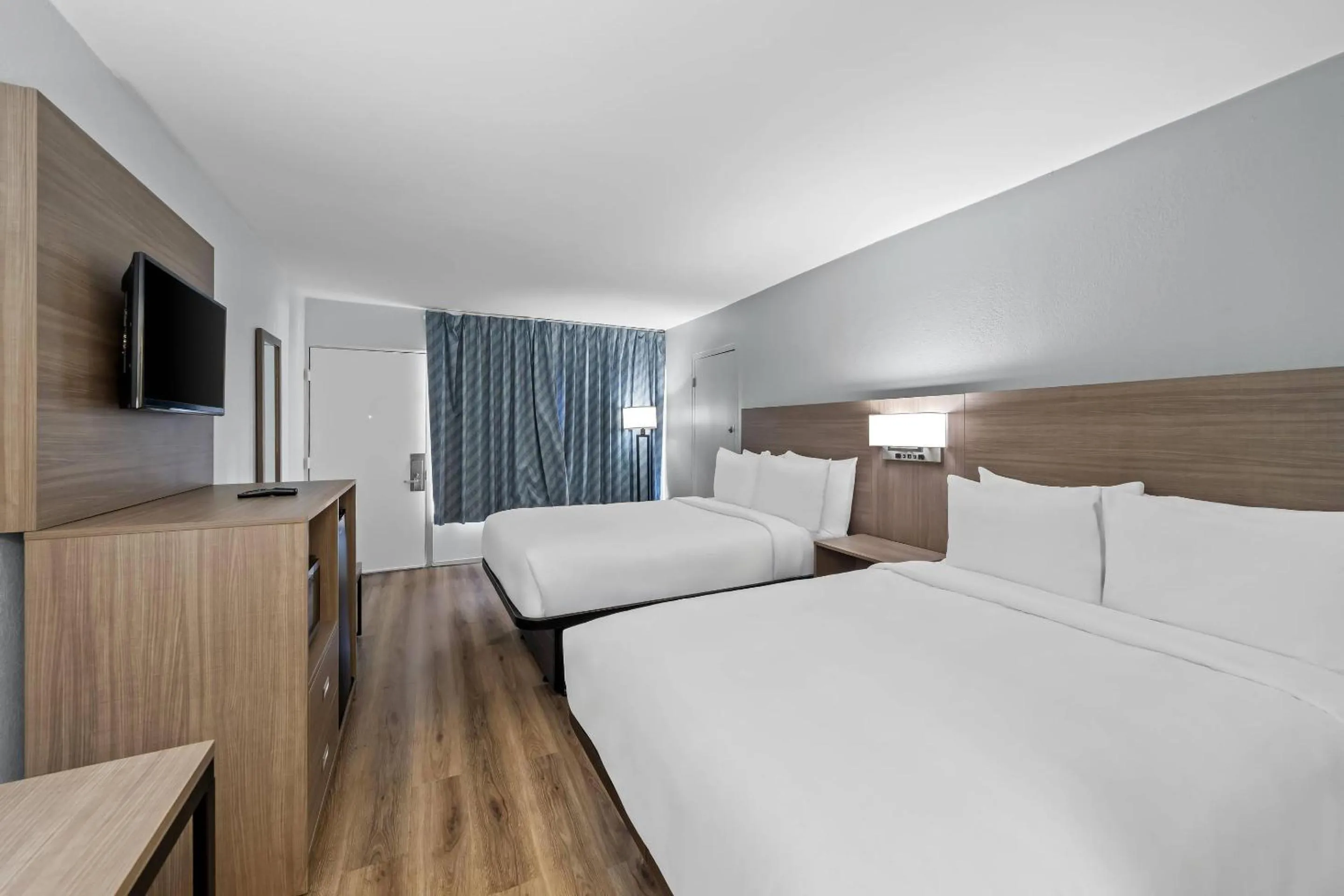 Bedroom, Bed in Econo Lodge Daytona Beach - Speedway