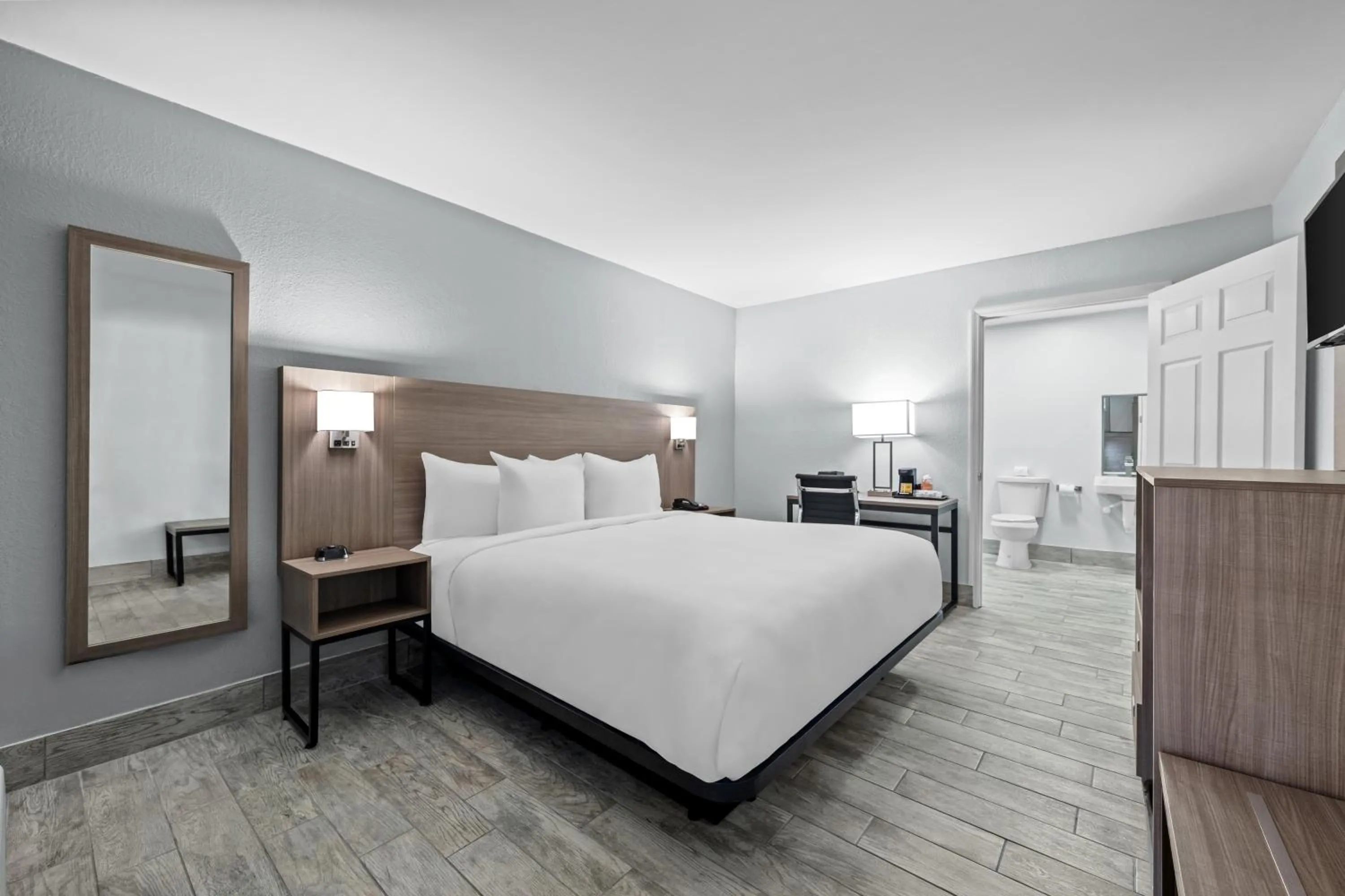 Bed in Econo Lodge Daytona Beach - Speedway