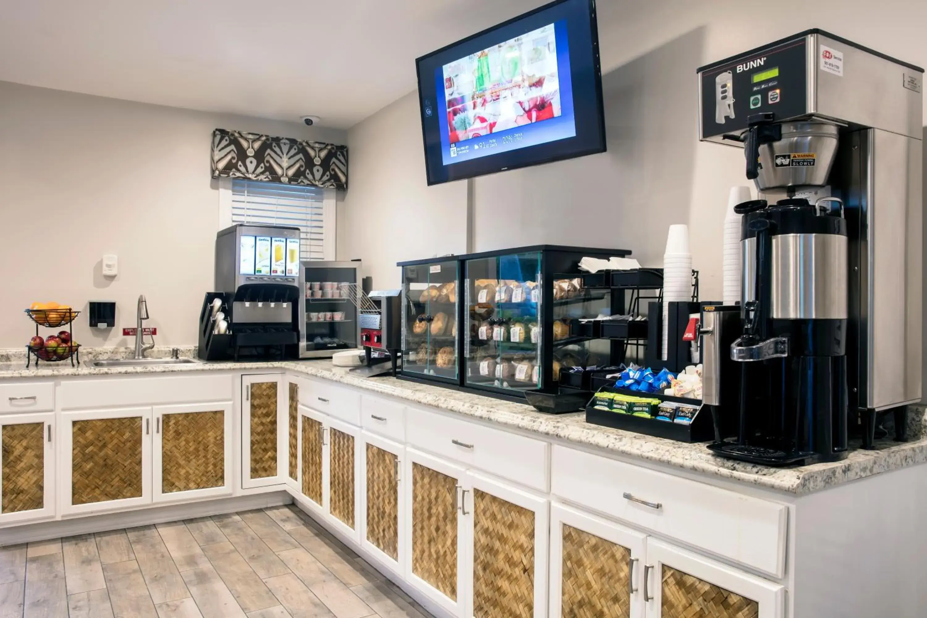 Breakfast in Southwinds Motel Breakfast in Southwinds Motel