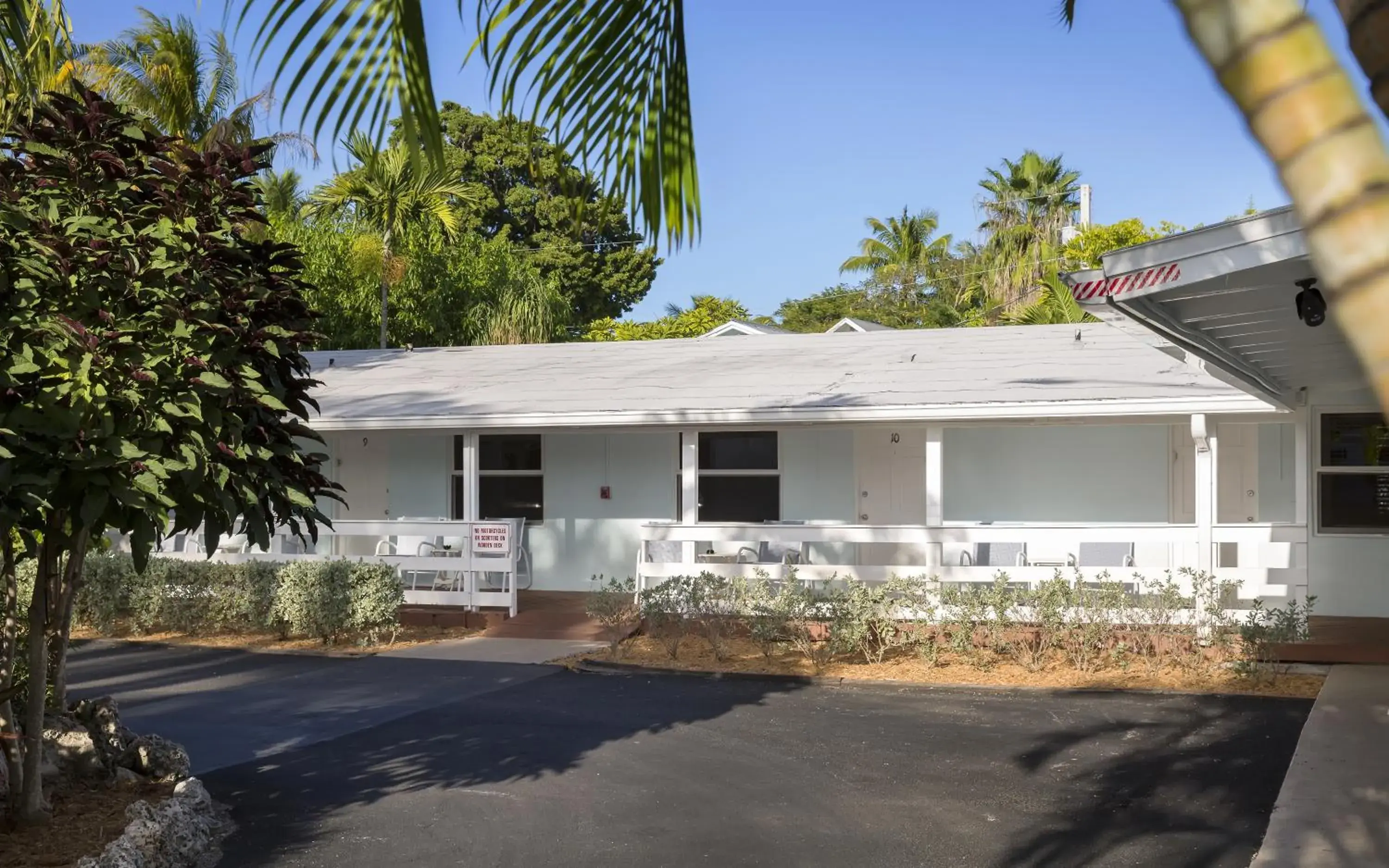 Facade/entrance in Southwinds Motel Facade/entrance in Southwinds Motel
