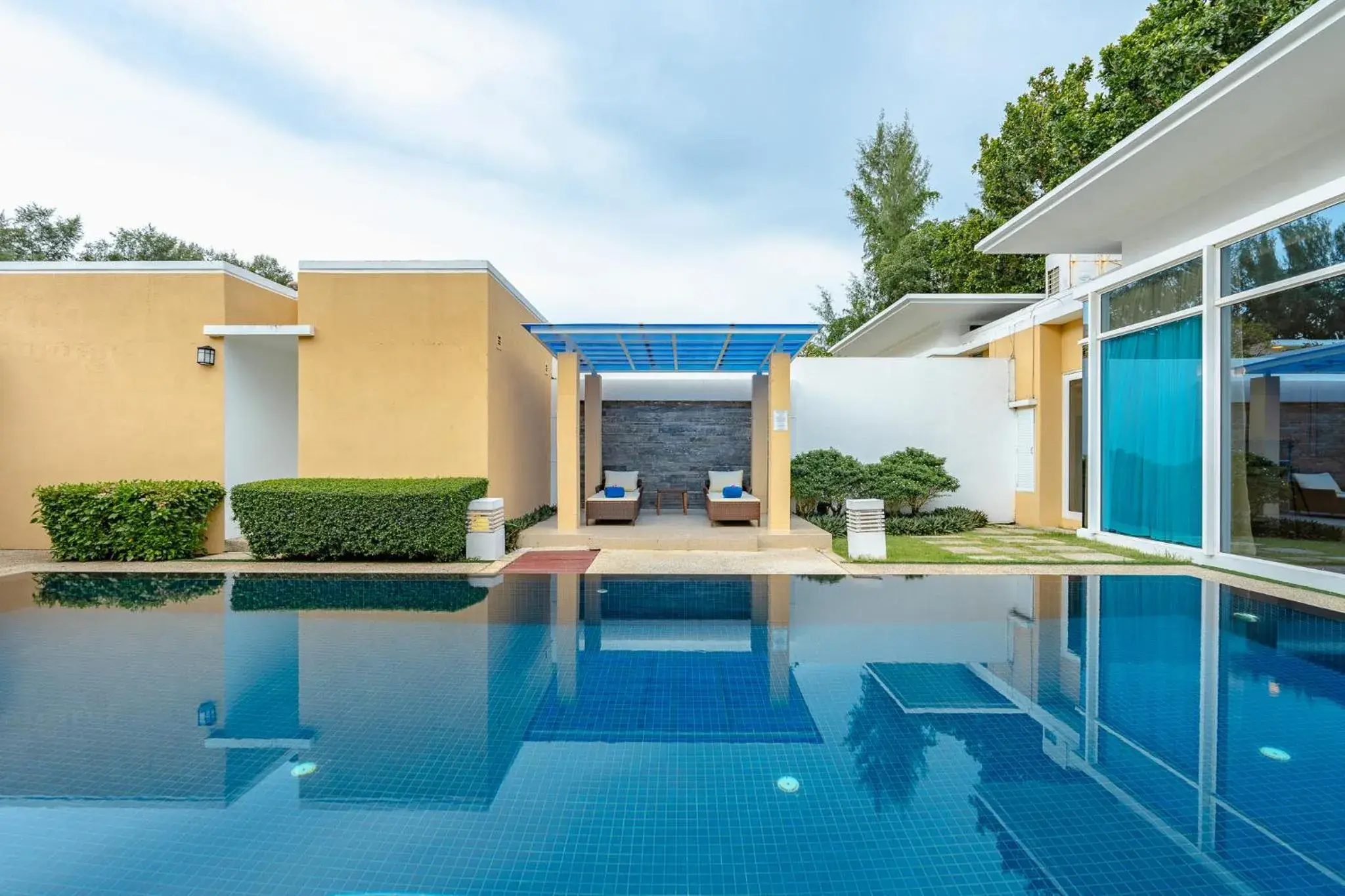 Swimming pool in Splash Beach Resort Phuket Family-Friendly Water Park Resort Near Phuket Airport Swimming pool in Splash Beach Resort Phuket Family-Friendly Water Park Resort Near Phuket Airport