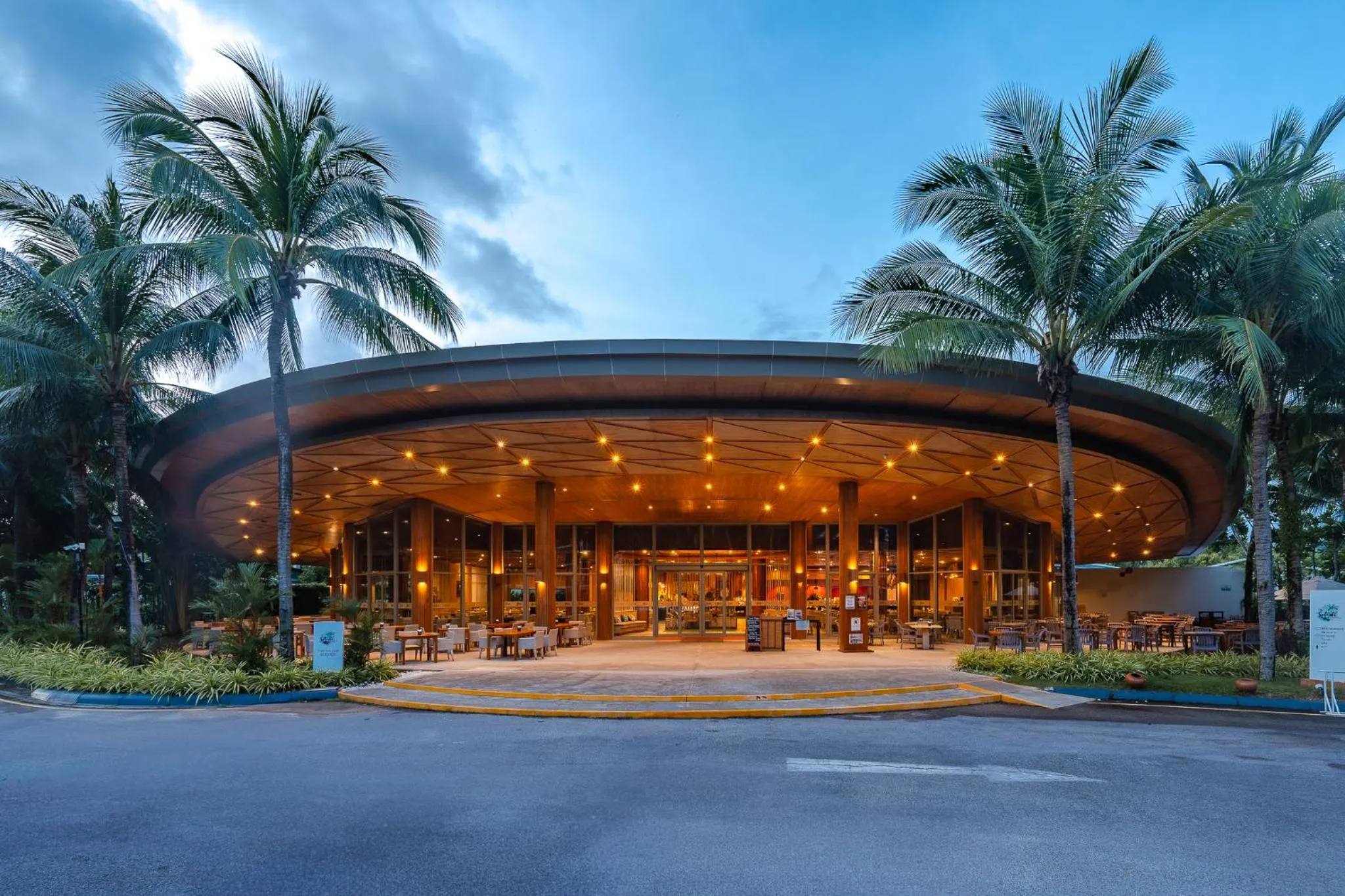 Restaurant/places to eat in Splash Beach Resort Phuket Family-Friendly Water Park Resort Near Phuket Airport