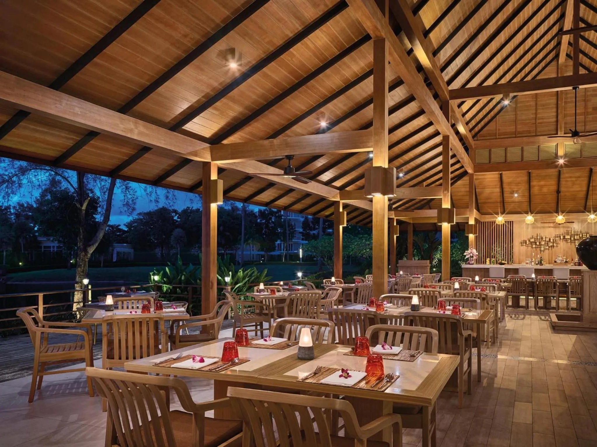 Restaurant/places to eat in Splash Beach Resort Phuket, Family-Friendly Beachfront Water Park Resort