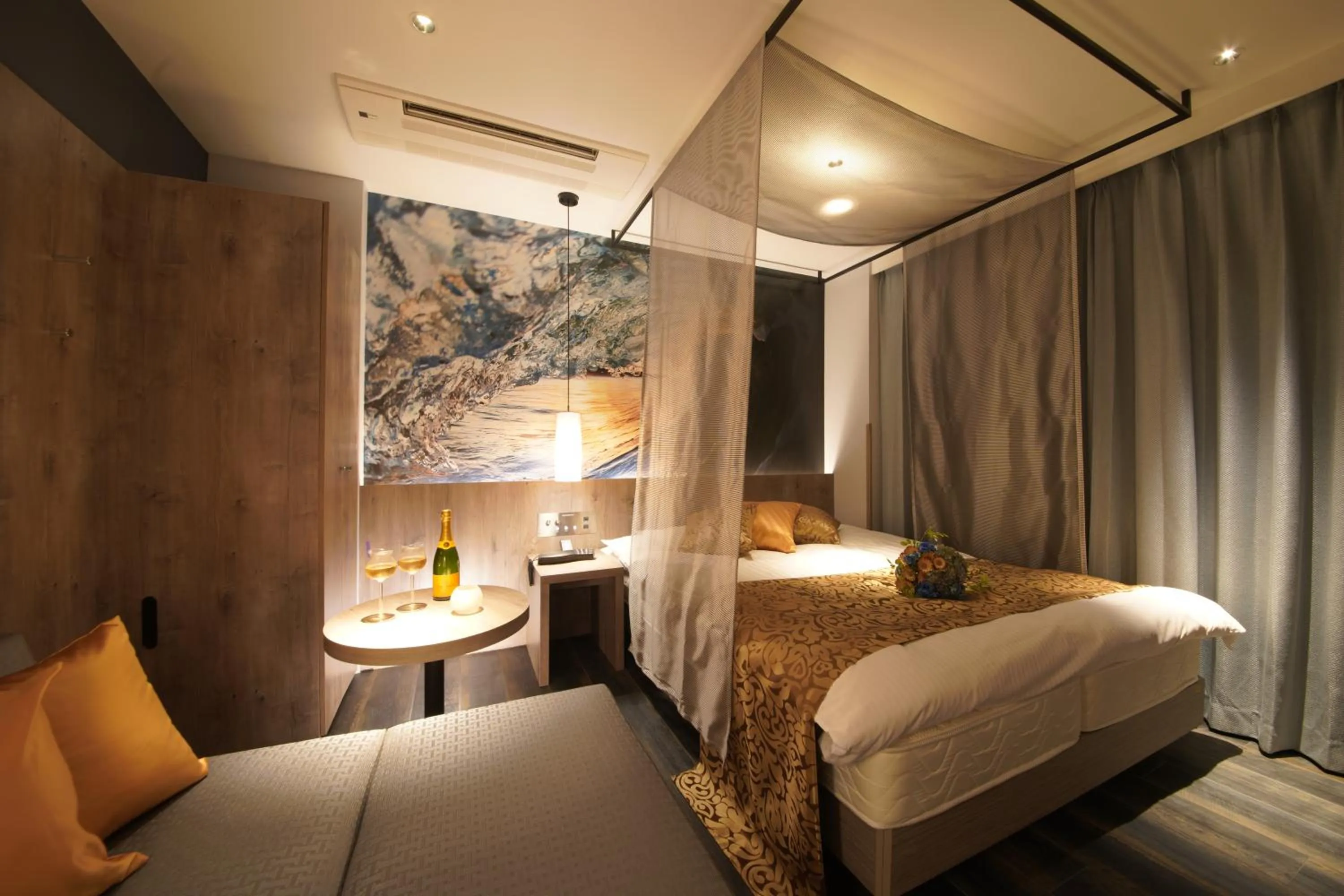 Photo of the whole room, Bed in ルトゥール難波 RetourNANBA 男塾ホテルグループ