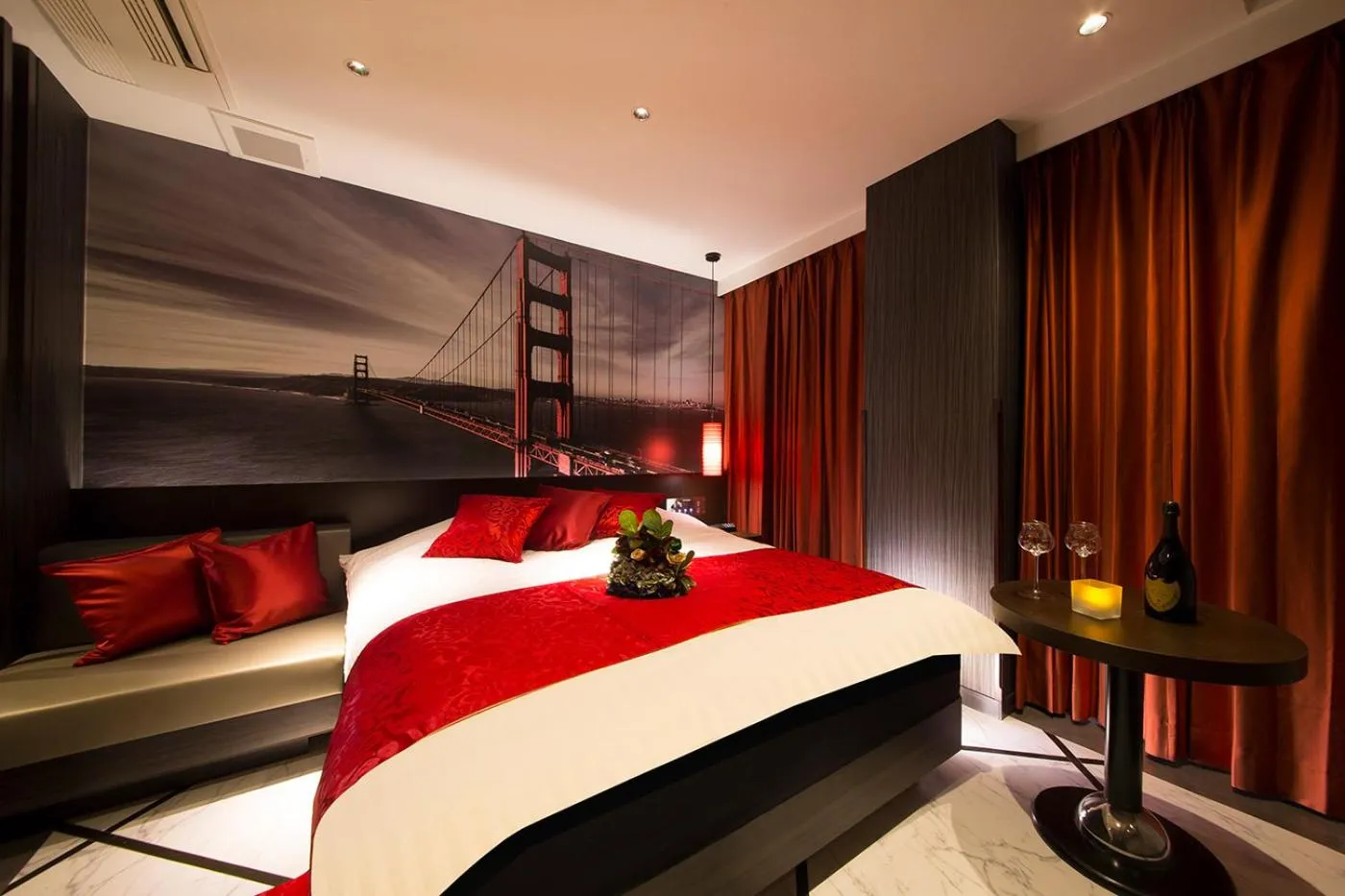 Bed in ルトゥール難波 RetourNANBA 男塾ホテルグループ