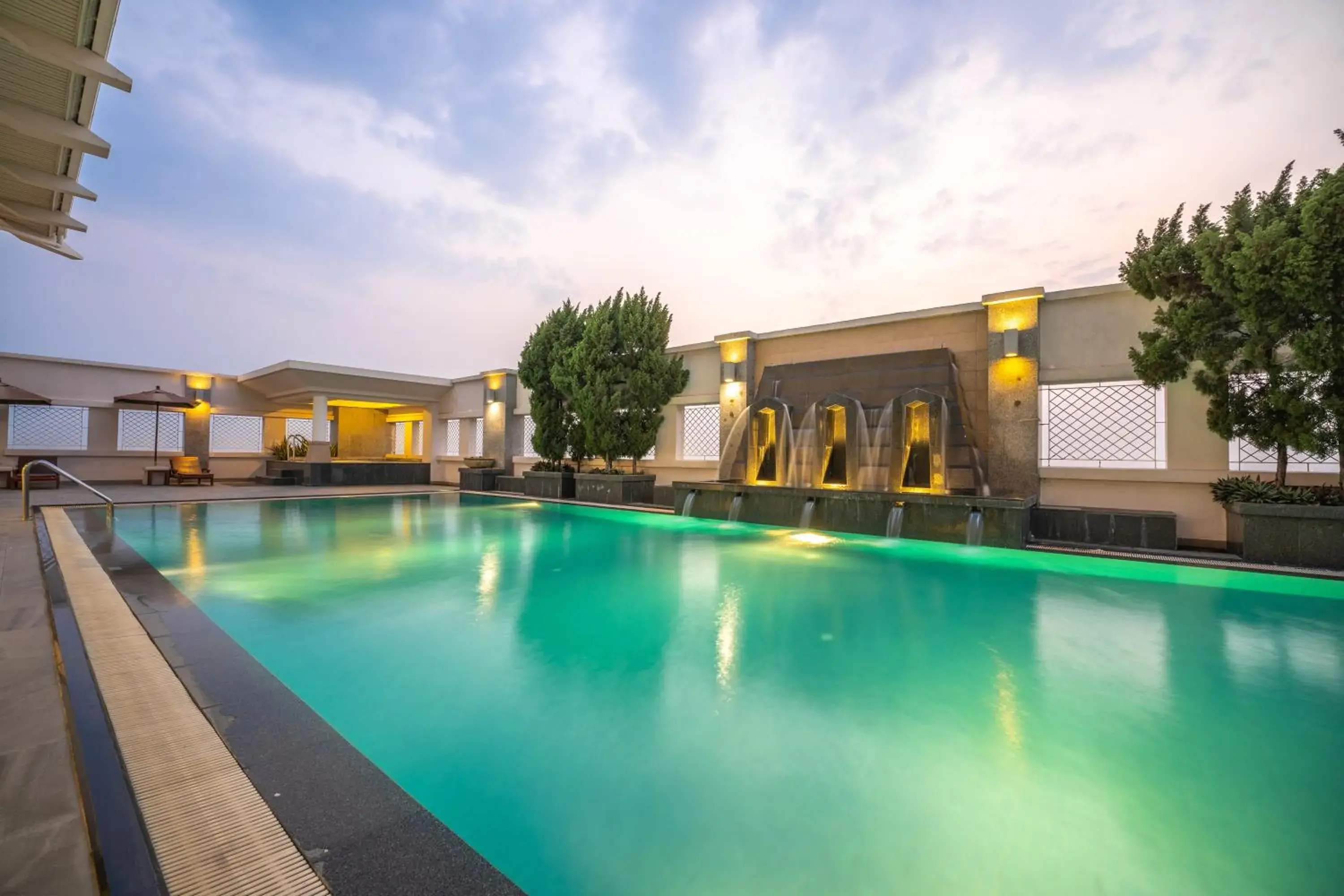 Swimming pool in Kantary Hotel Ayutthaya Swimming pool in Kantary Hotel Ayutthaya