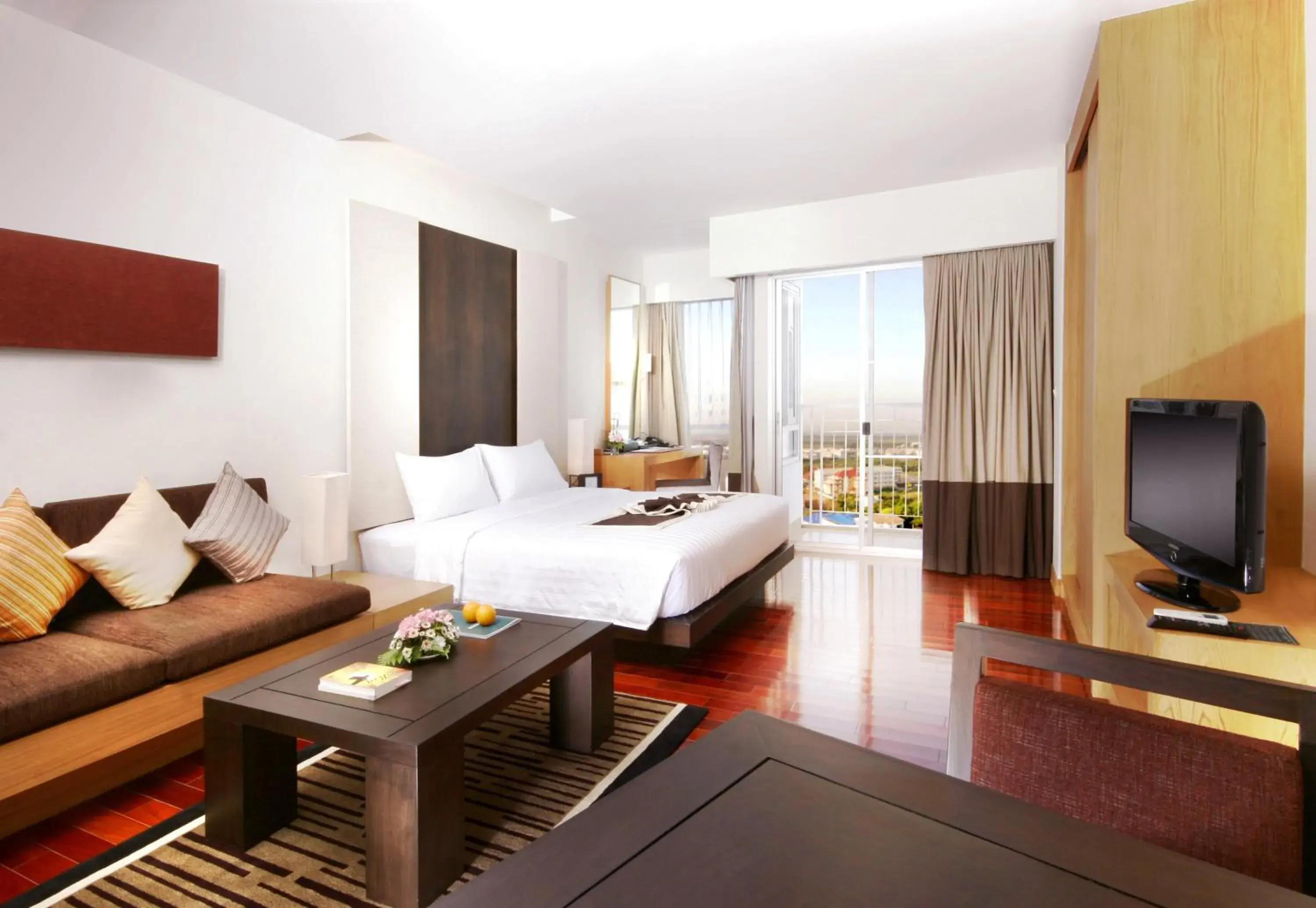 TV and multimedia, Bed in Kantary Hotel Ayutthaya TV and multimedia, Bed in Kantary Hotel Ayutthaya