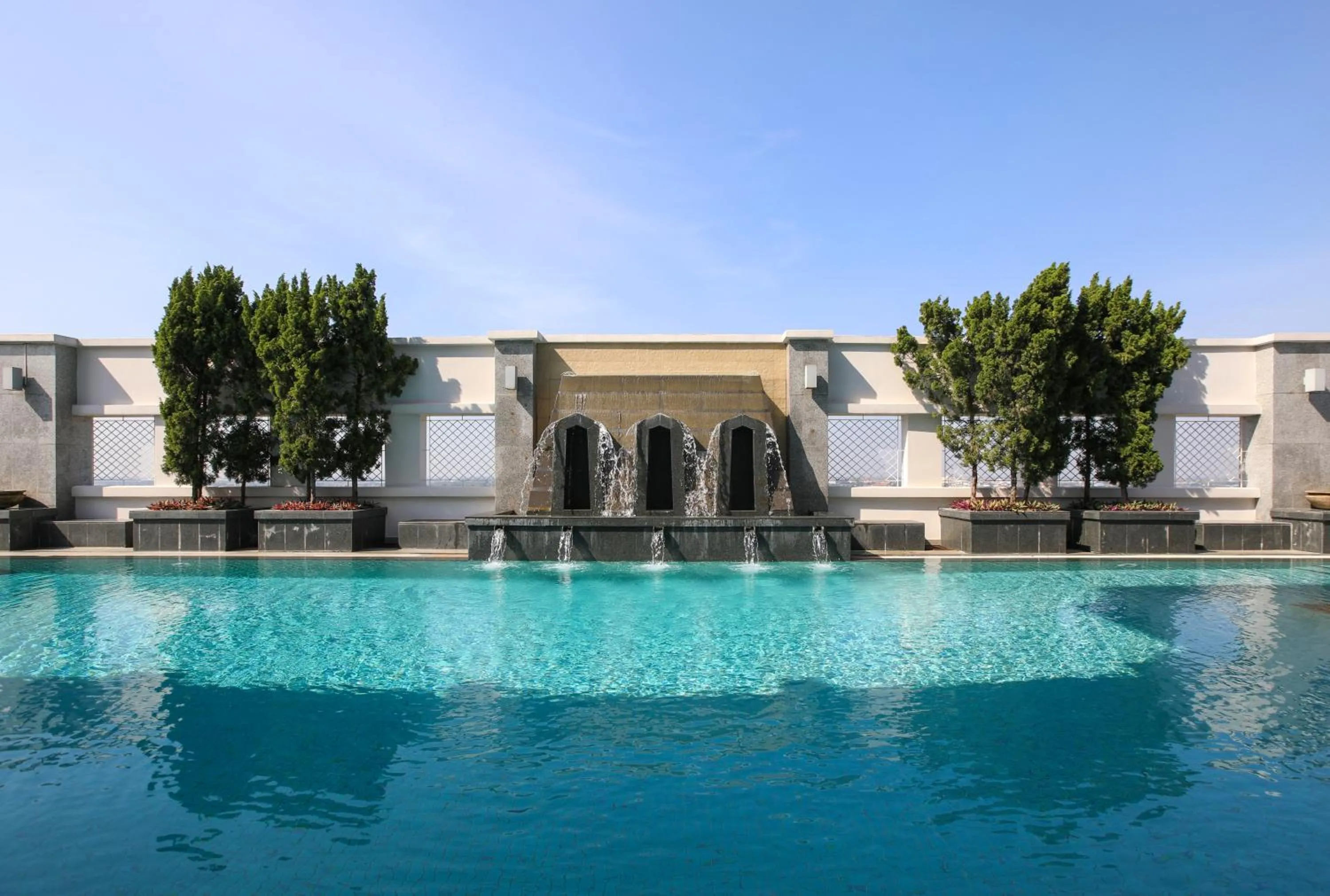 Swimming pool in Kantary Hotel Ayutthaya