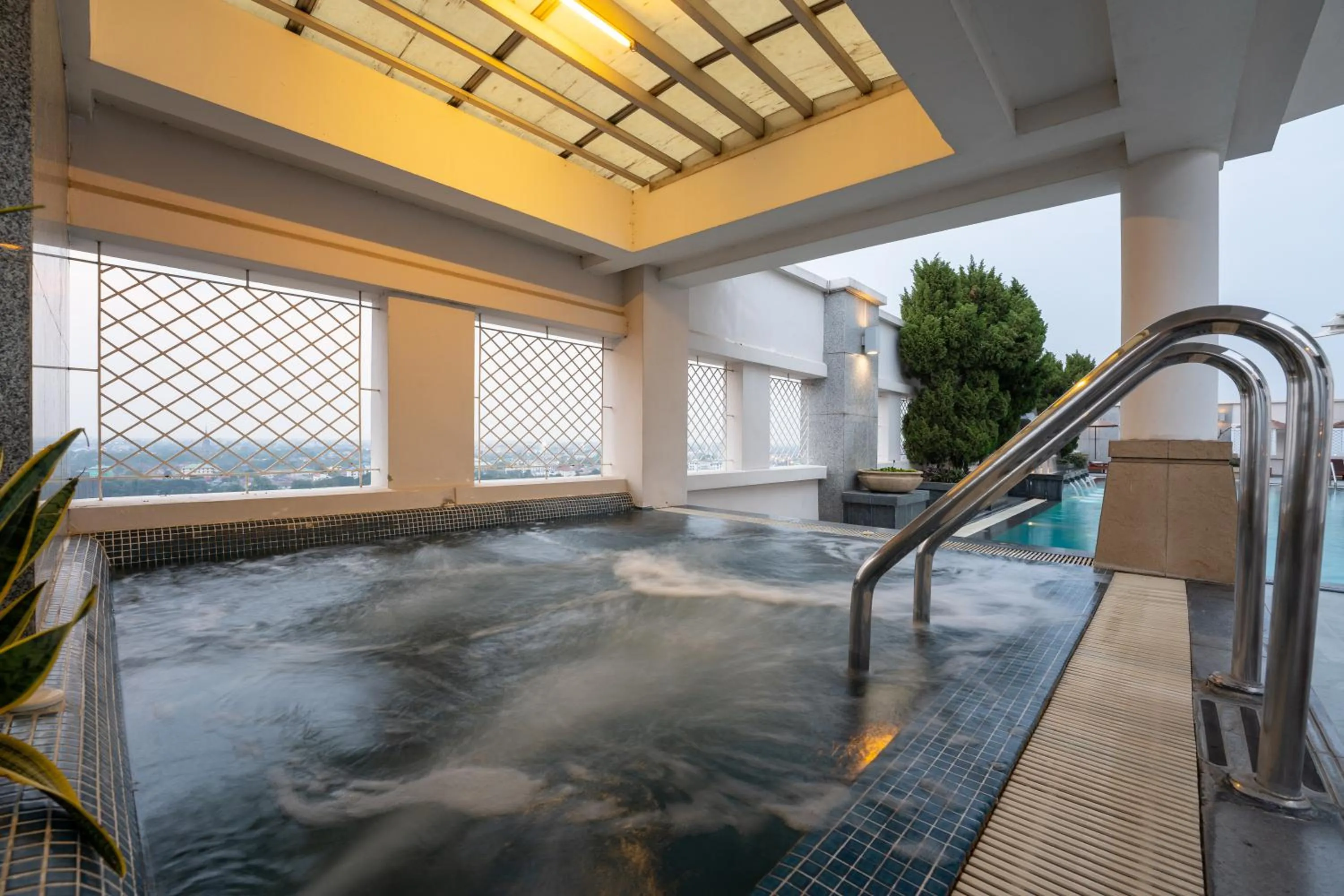 Hot Tub in Kantary Hotel Ayutthaya