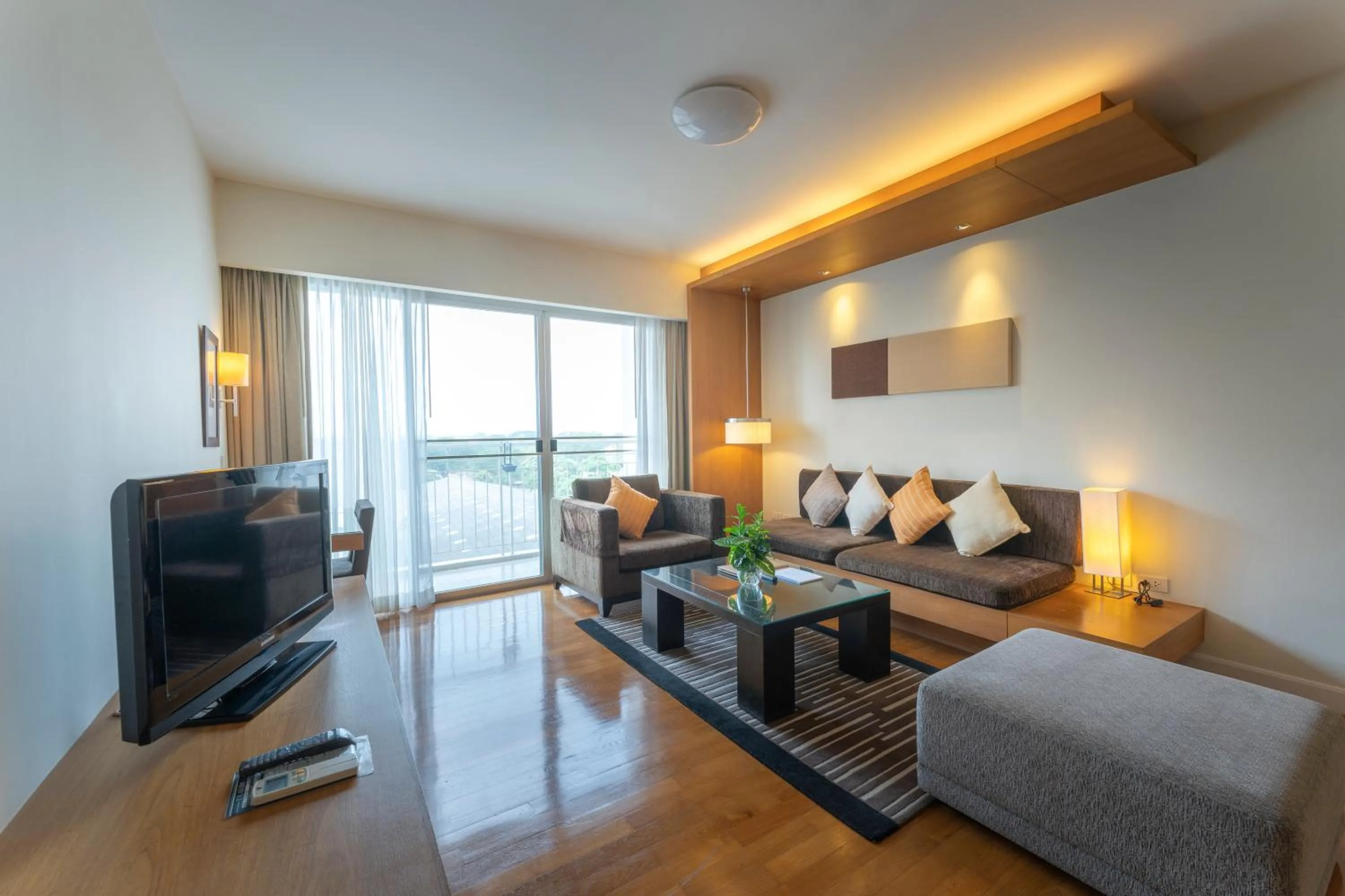 Living room, Bed in Kantary Hotel Ayutthaya