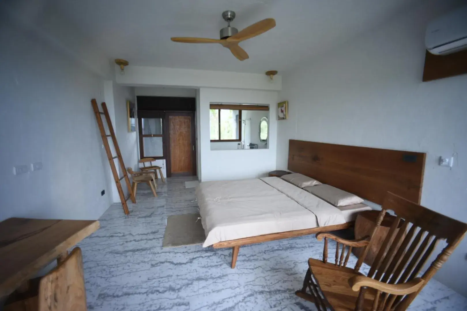 Bed in Stone Party Bed in Stone Party