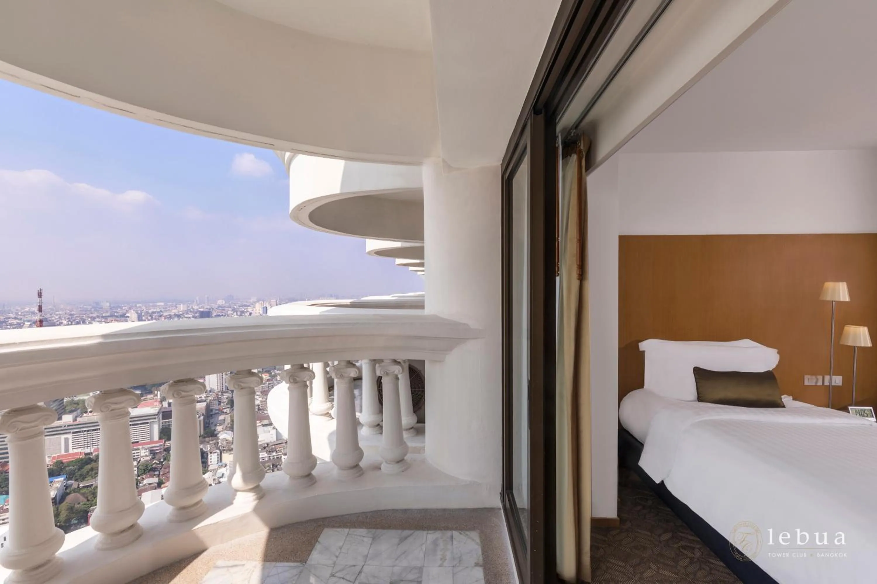 Balcony/Terrace, Bed in Tower Club at lebua