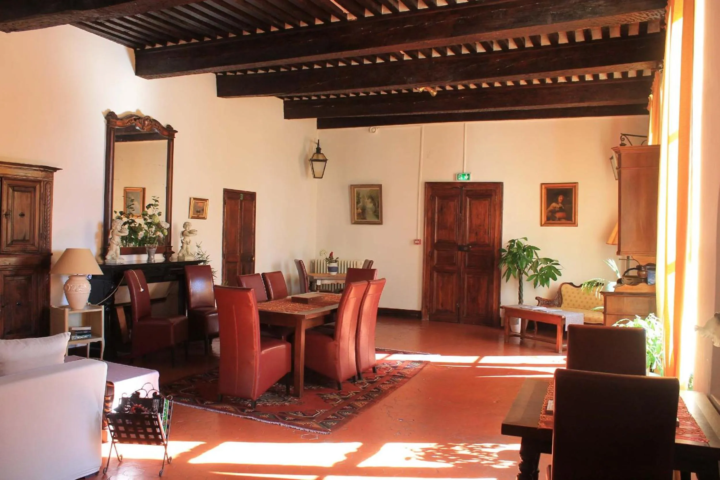 Hôtel et Restaurant Le Manoir - Echangeur A7-A9 - 24h-24h