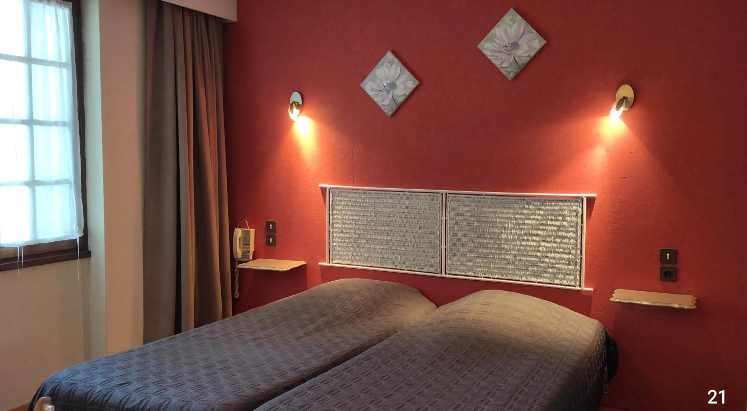 Bedroom, Bed in Hôtel et Restaurant Le Manoir - Echangeur A7-A9 - 24h-24h