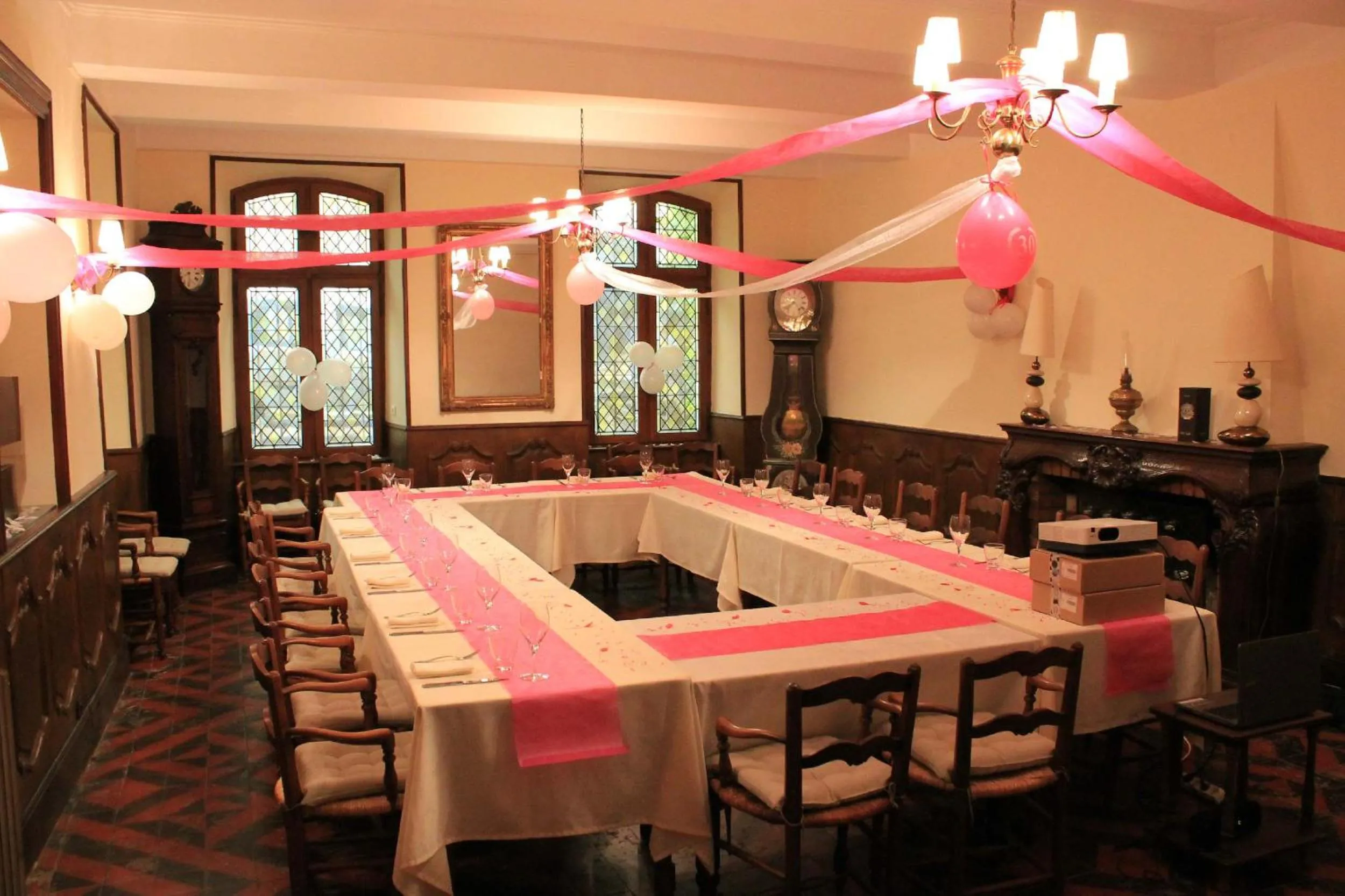 Hôtel et Restaurant Le Manoir - Echangeur A7-A9 - 24h-24h