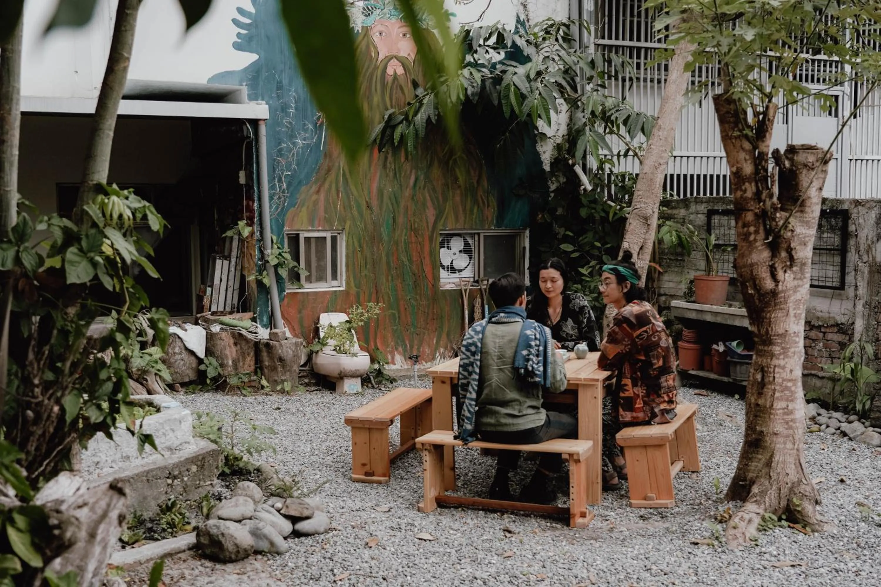 Dulan The Travel Bug Bistro Inn