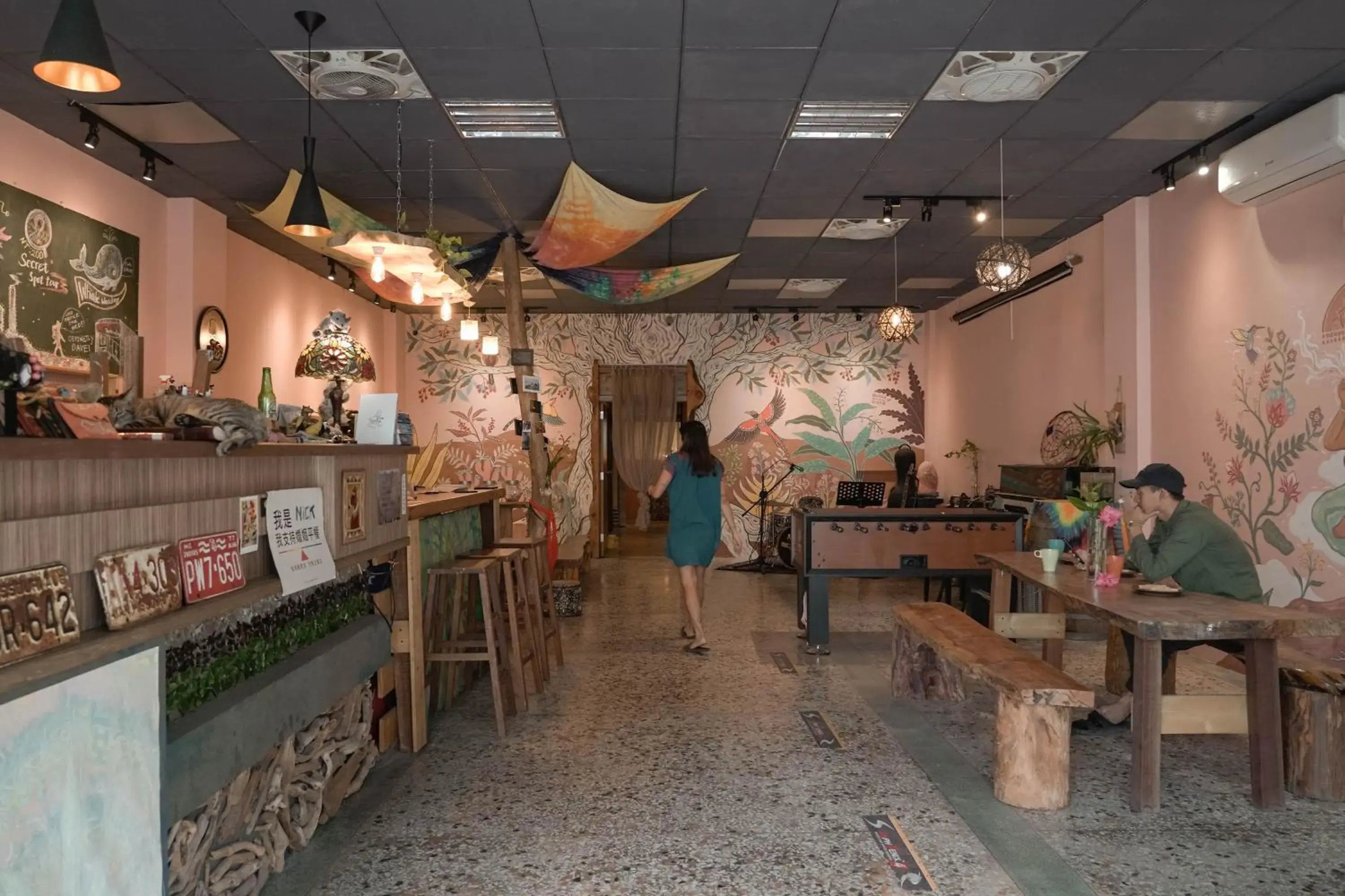 Property building in Dulan The Travel Bug Bistro Inn Property building in Dulan The Travel Bug Bistro Inn