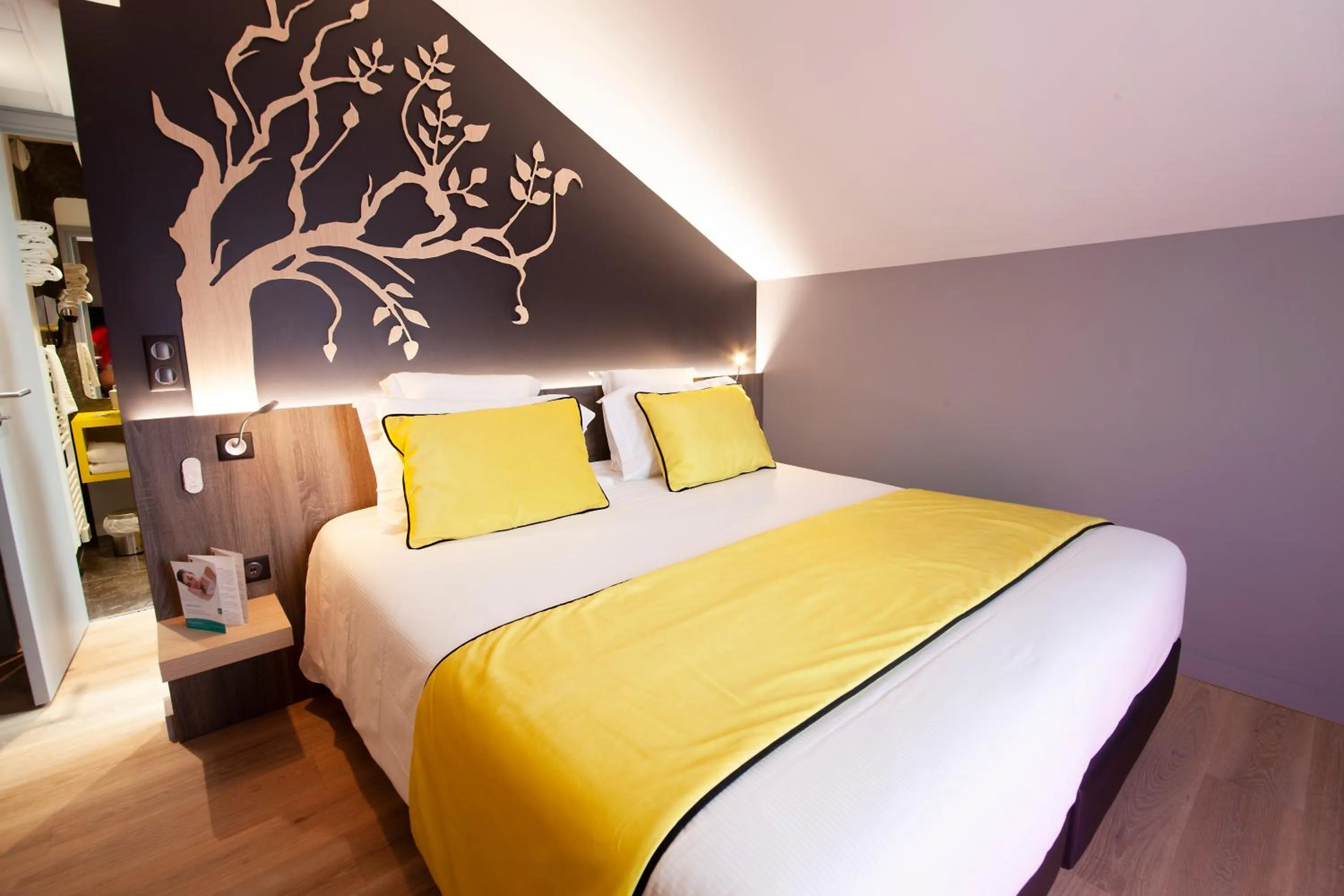 Bedroom, Bed in Quality Hotel Clermont Kennedy