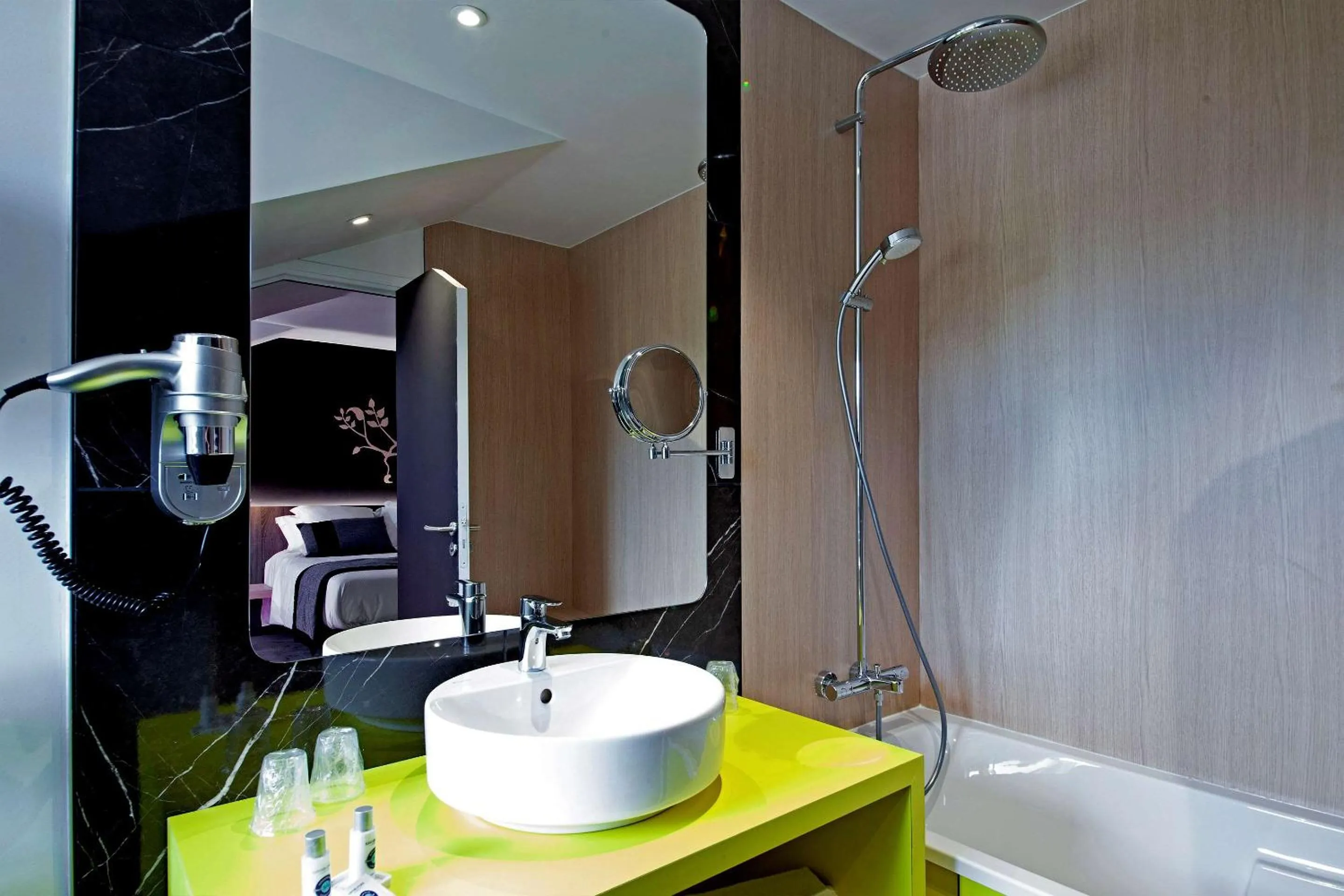 Bathroom in Quality Hotel Clermont Kennedy