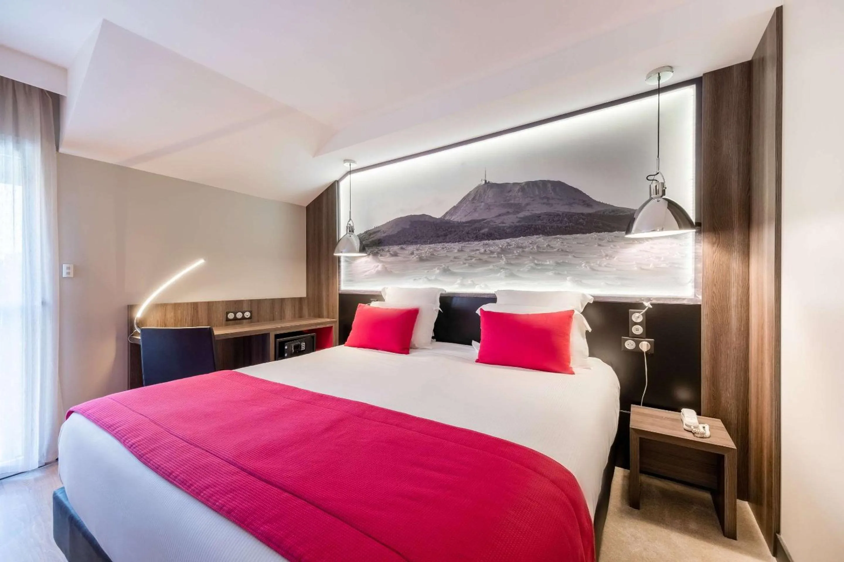 Photo of the whole room, Bed in Quality Hotel Clermont Kennedy