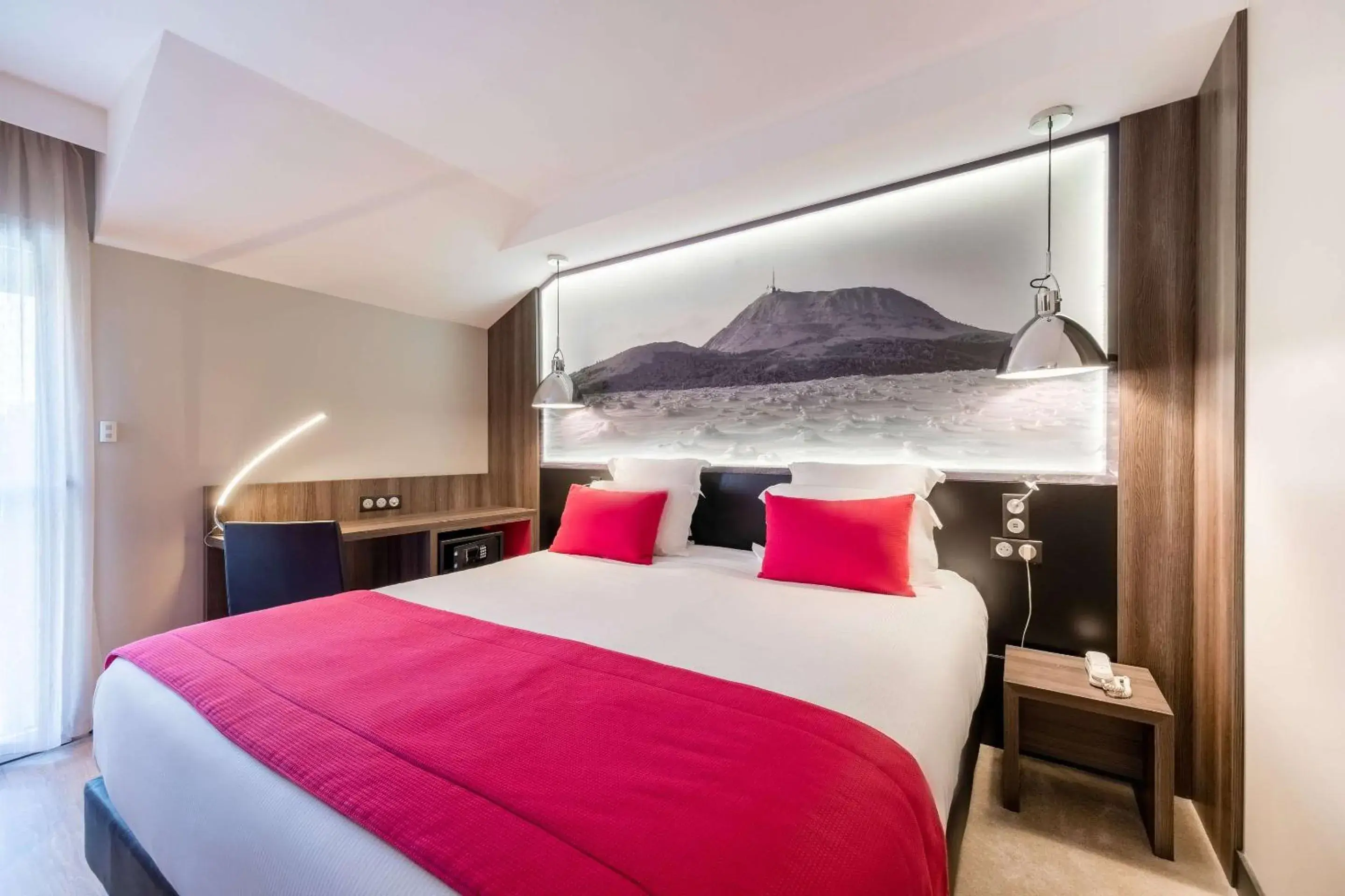 Photo of the whole room, Bed in Quality Hotel Clermont Kennedy Photo of the whole room, Bed in Quality Hotel Clermont Kennedy