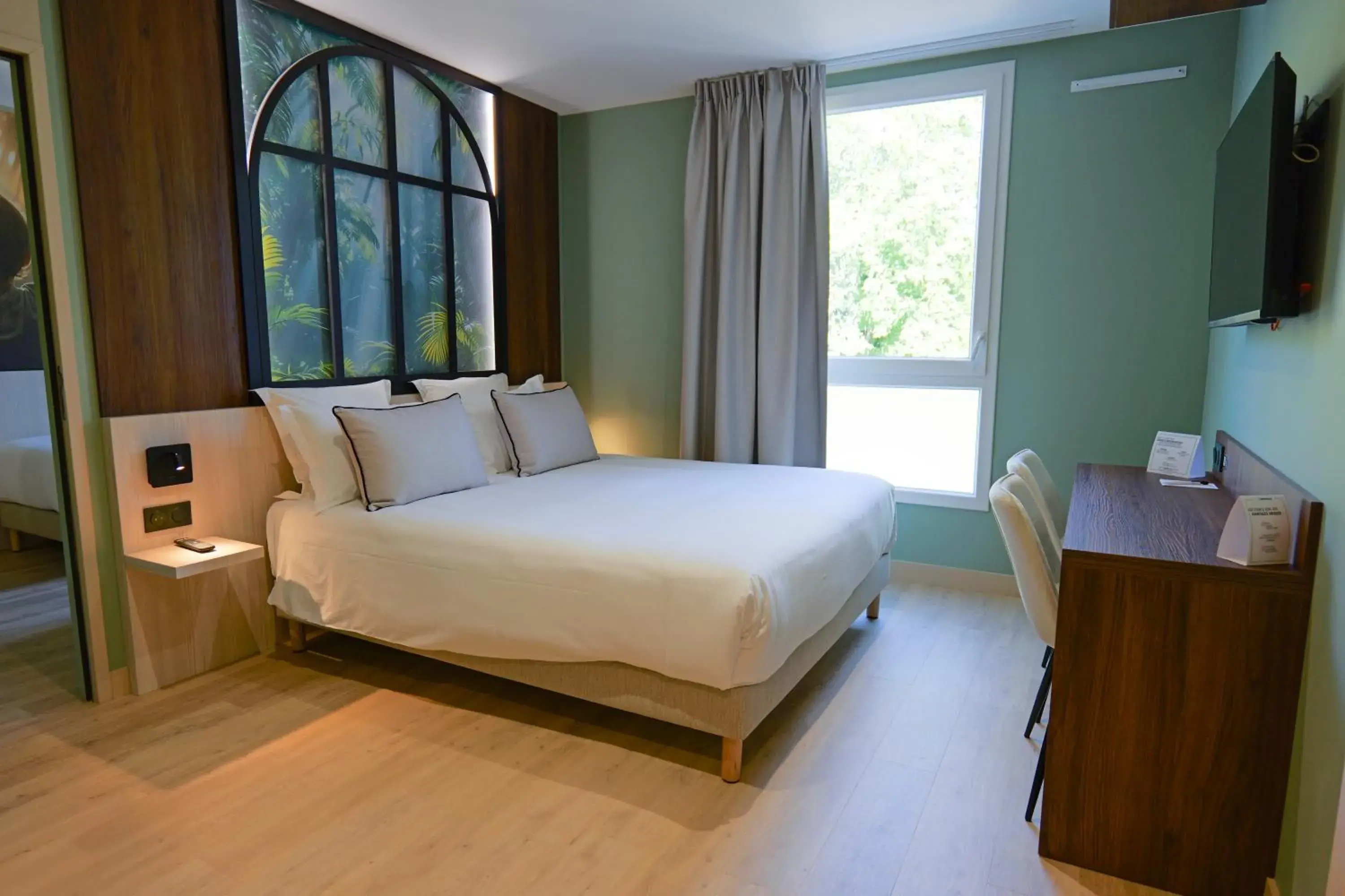 Superior Family Suite - Non-Smoking in Hôtel Le Kennedy, Clermont-Ferrand, The Originals Relais Superior Family Suite - Non-Smoking in Hôtel Le Kennedy, Clermont-Ferrand, The Originals Relais