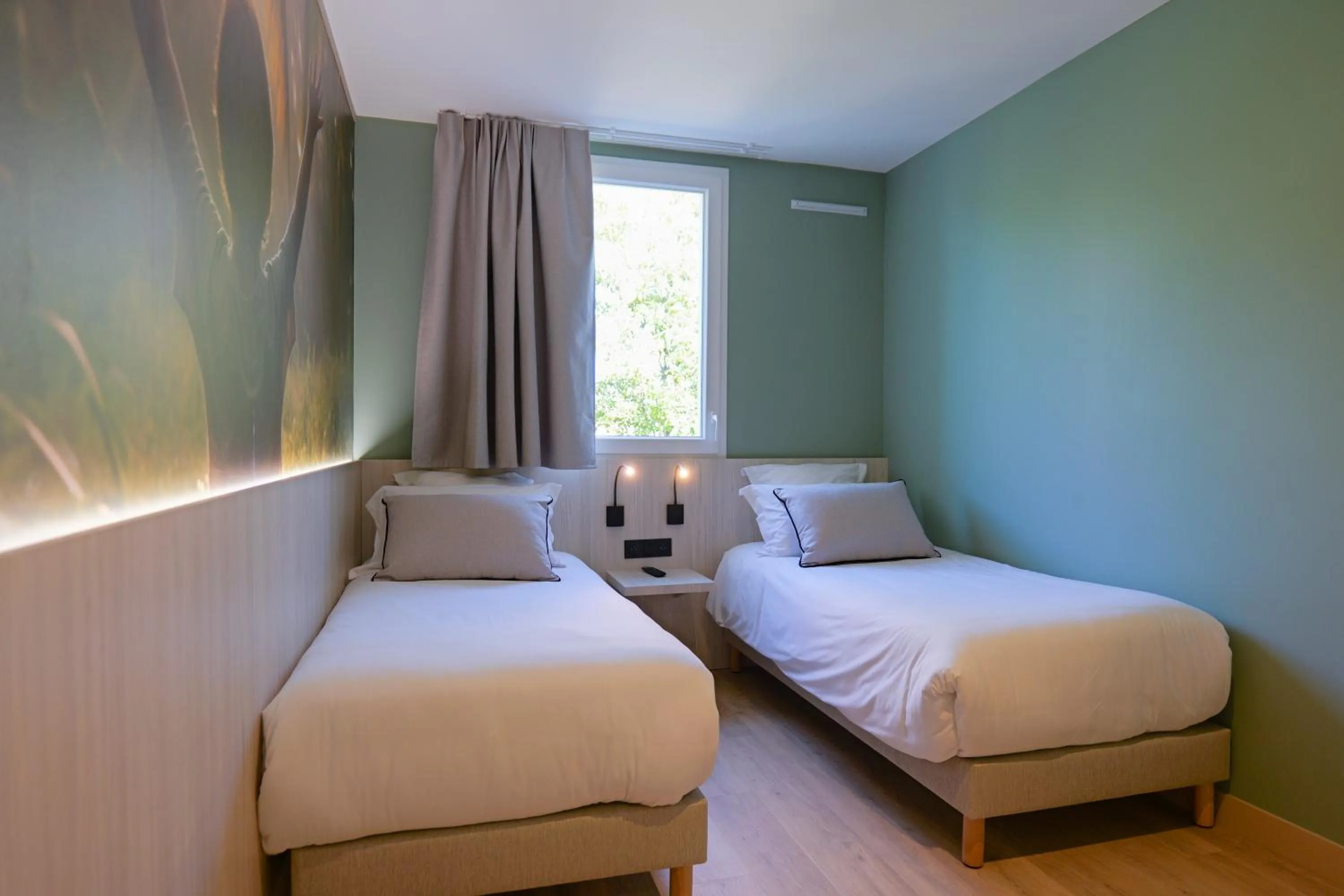 Bed in Hôtel Le Kennedy, Clermont-Ferrand, The Originals Relais