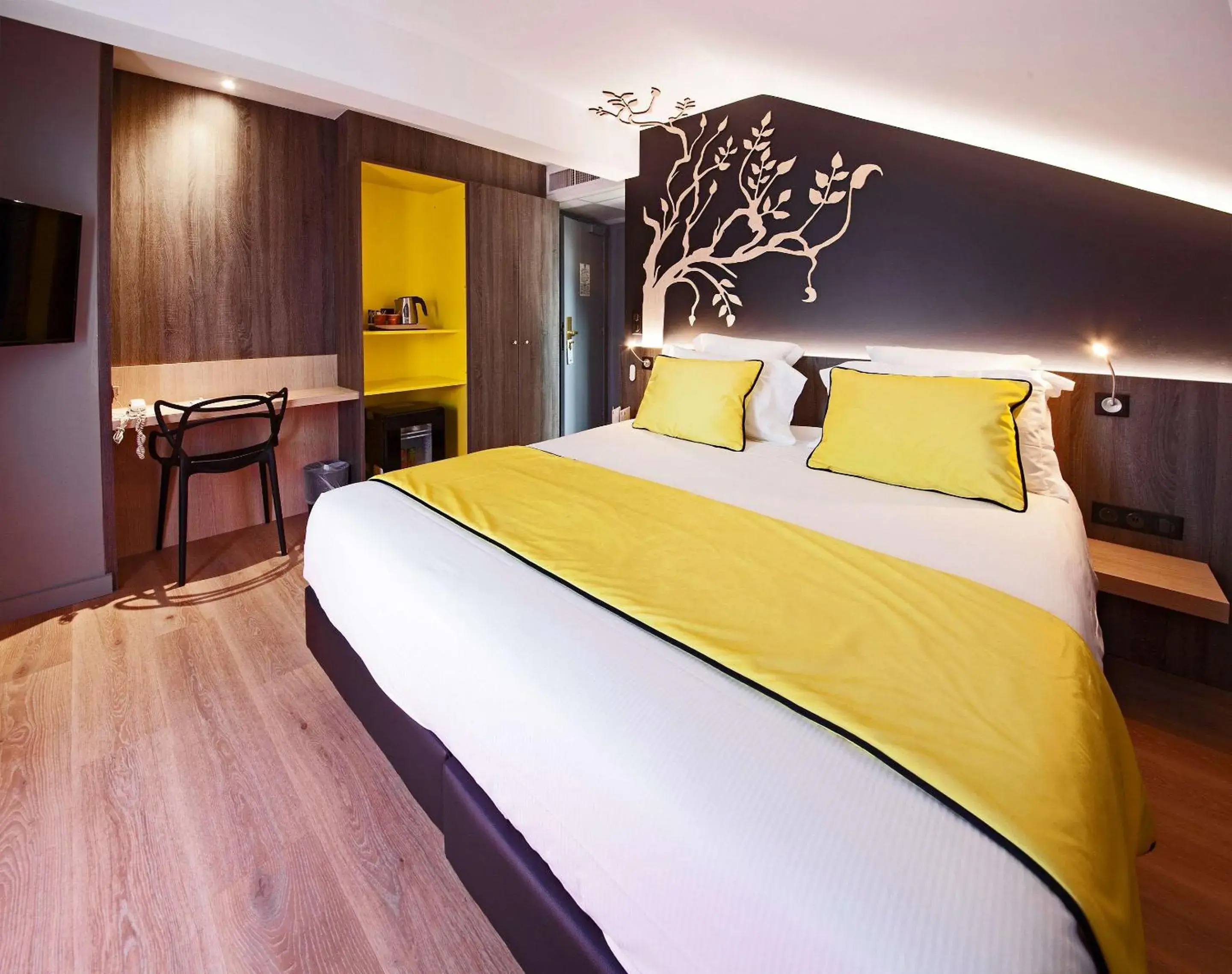 Queen Suite with One Queen Bed and One Single Bed - Non Smoking in Quality Hotel Clermont Kennedy Queen Suite with One Queen Bed and One Single Bed - Non Smoking in Quality Hotel Clermont Kennedy