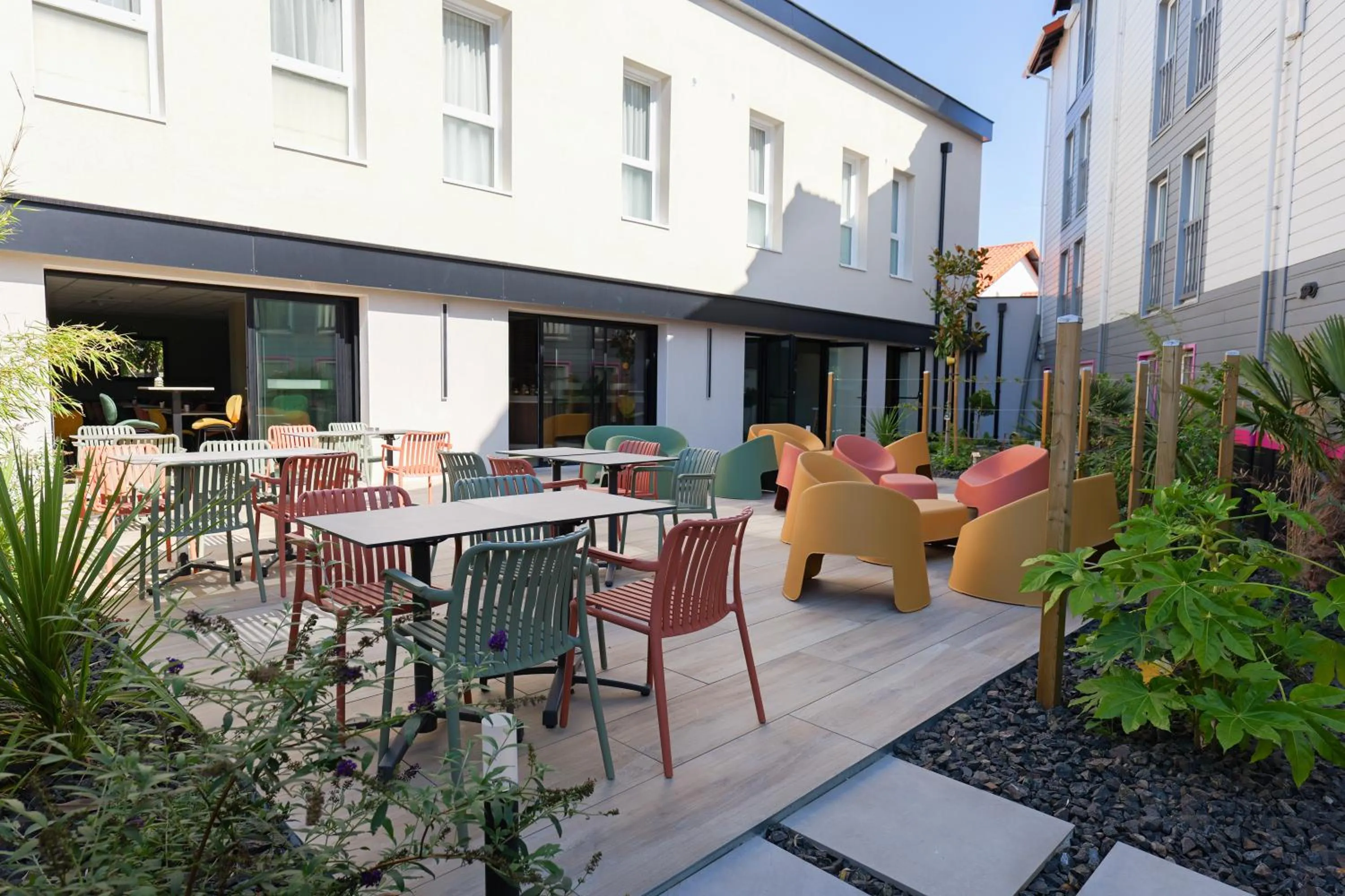Patio in Hôtel Le Kennedy, Clermont-Ferrand, The Originals Relais