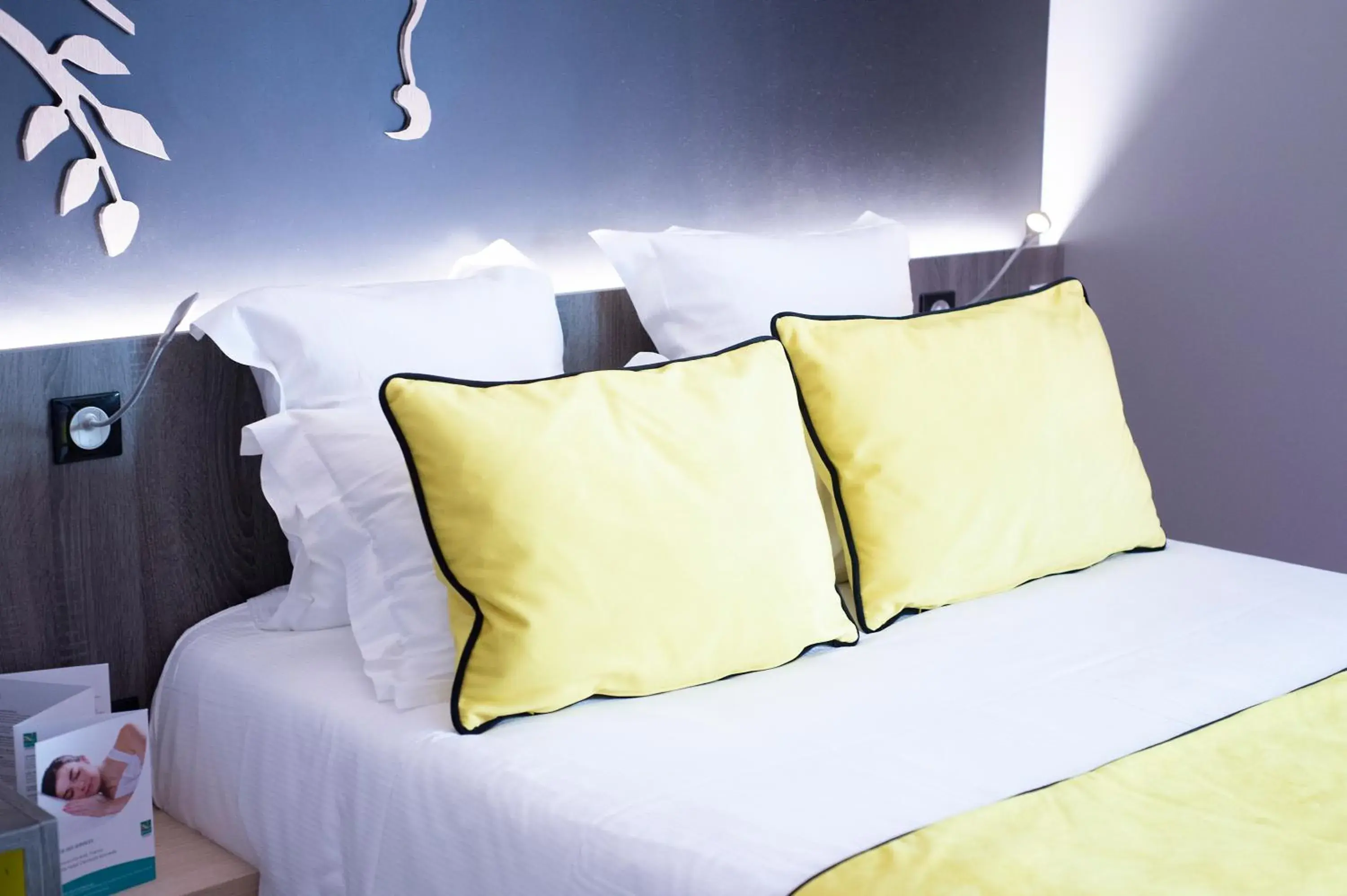 Bed in Hôtel Le Kennedy, Clermont-Ferrand, The Originals Relais Bed in Hôtel Le Kennedy, Clermont-Ferrand, The Originals Relais