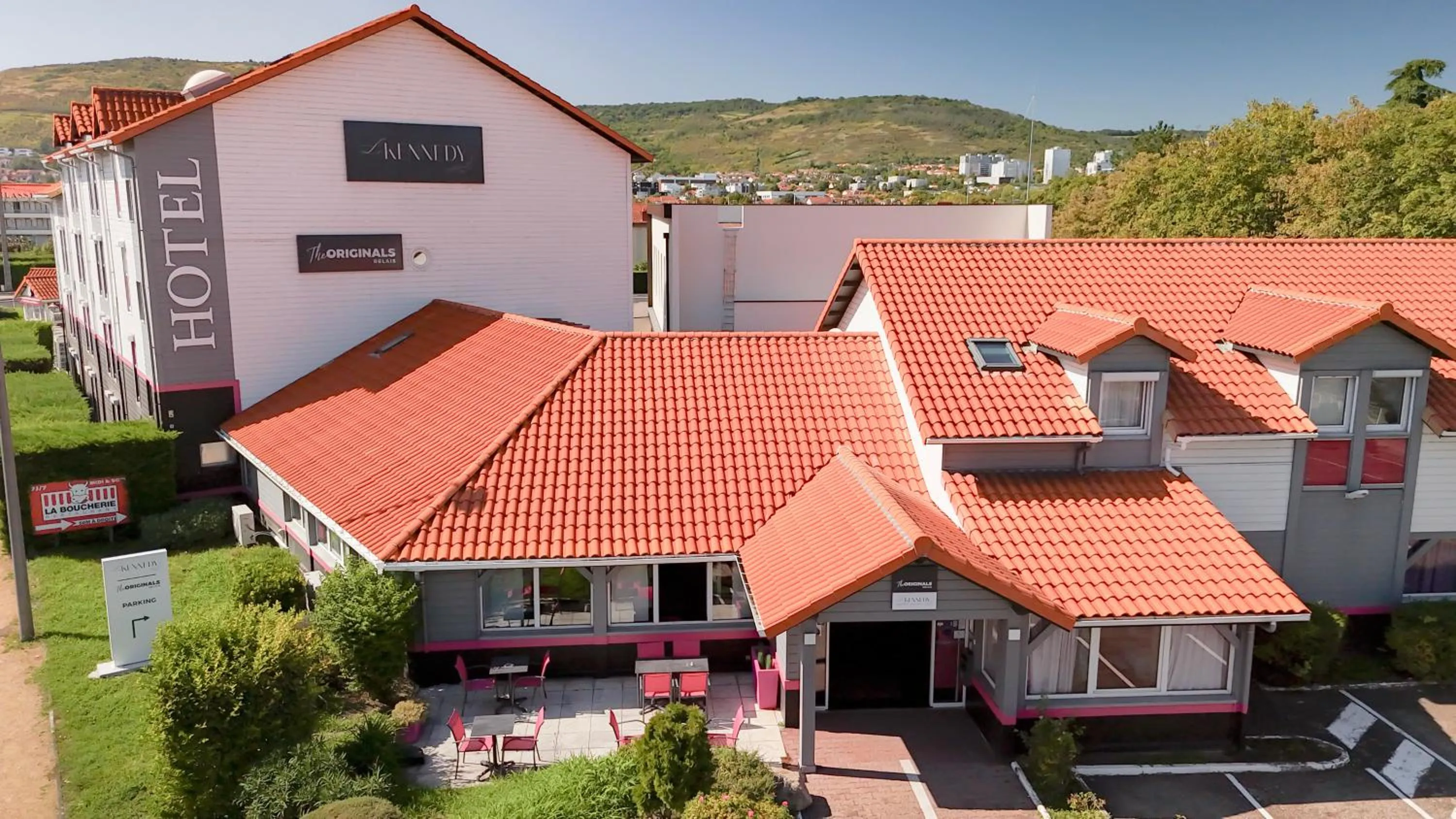 Property building in Hôtel Le Kennedy, Clermont-Ferrand, The Originals Relais