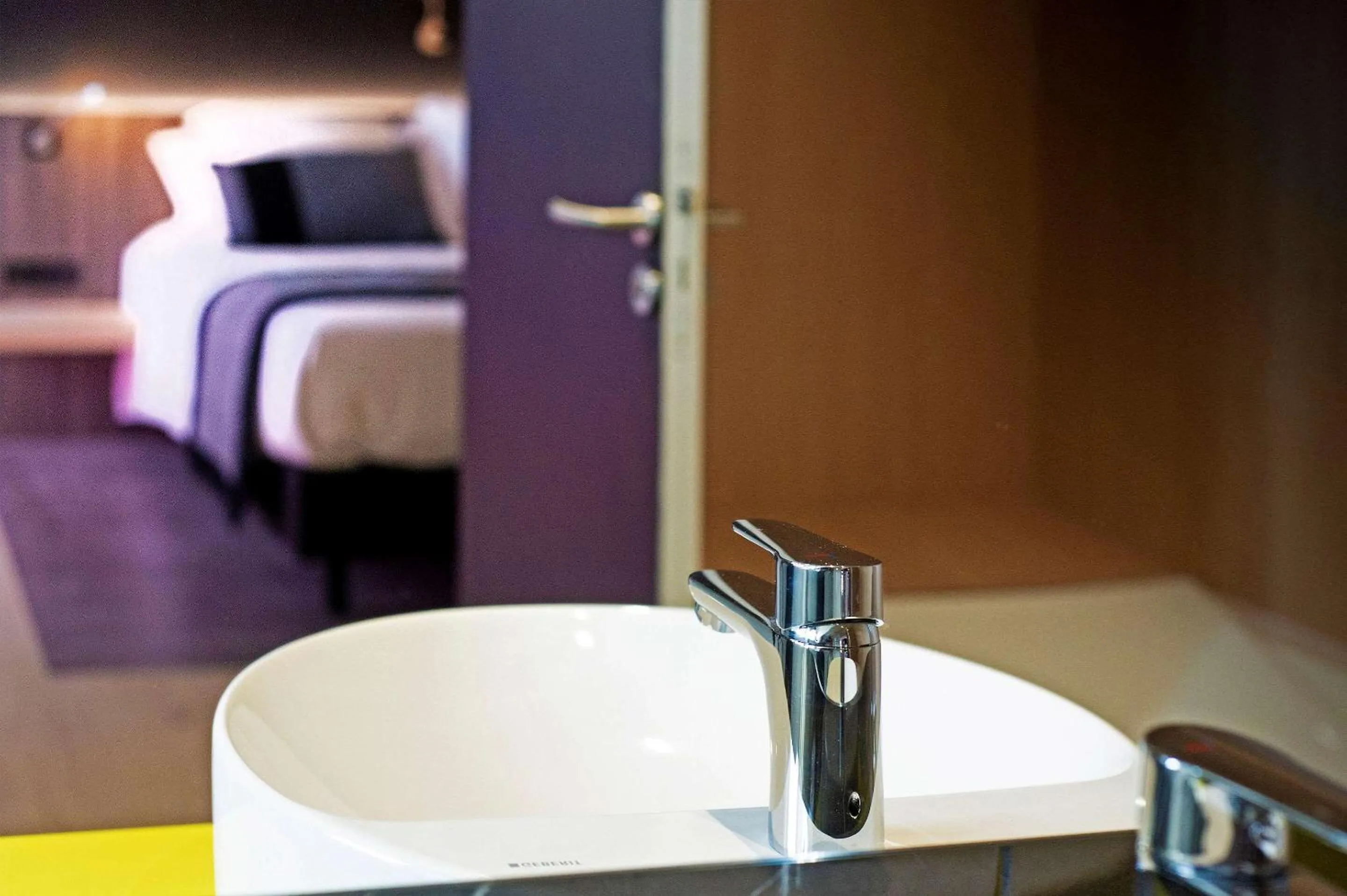 Bathroom, Bed in Quality Hotel Clermont Kennedy